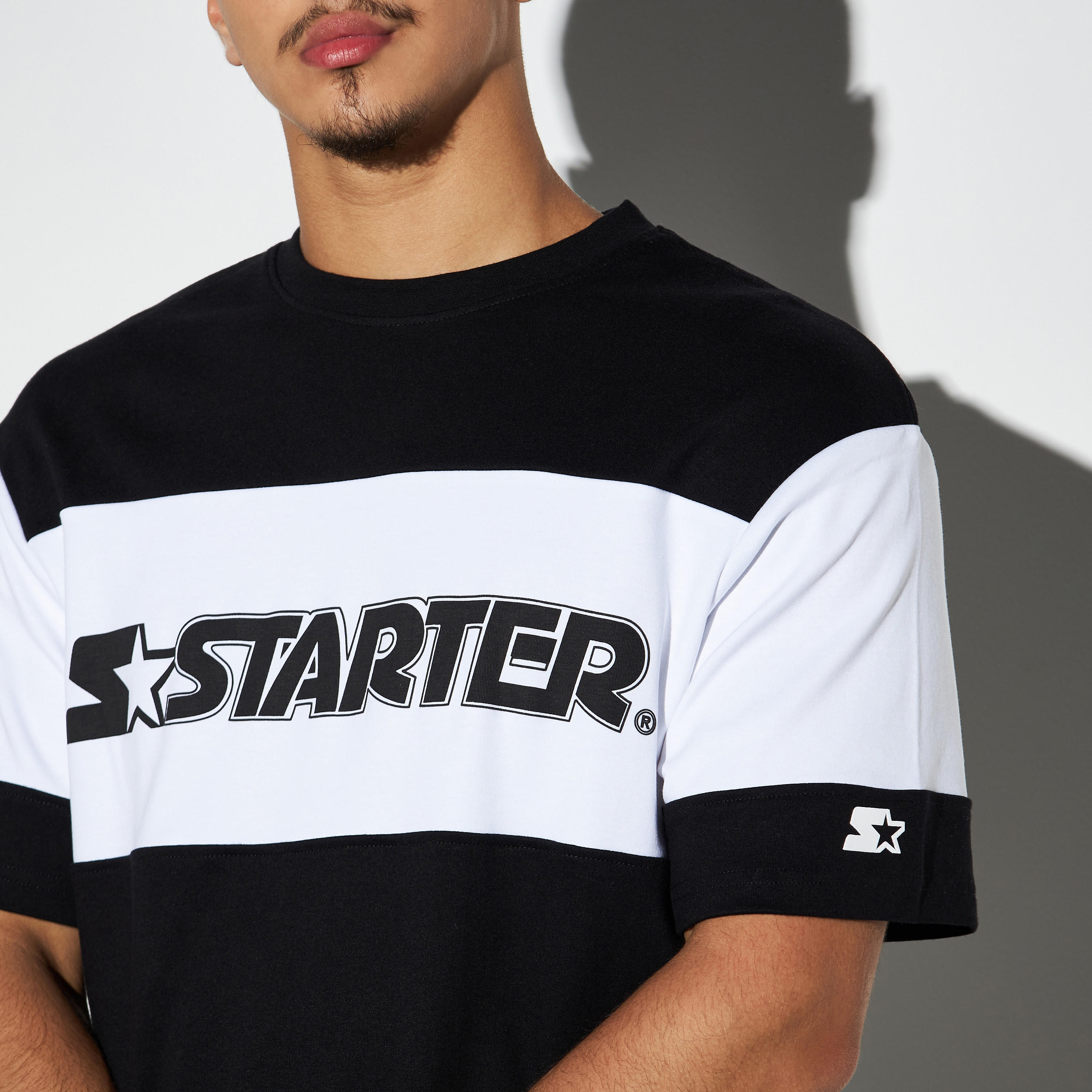 تيشيرت بقوالب ملونة وياقة ضيقة وأكمام قصيرة وطبعات-men-clothing-tshirtsandpolos-tshirts-image-4