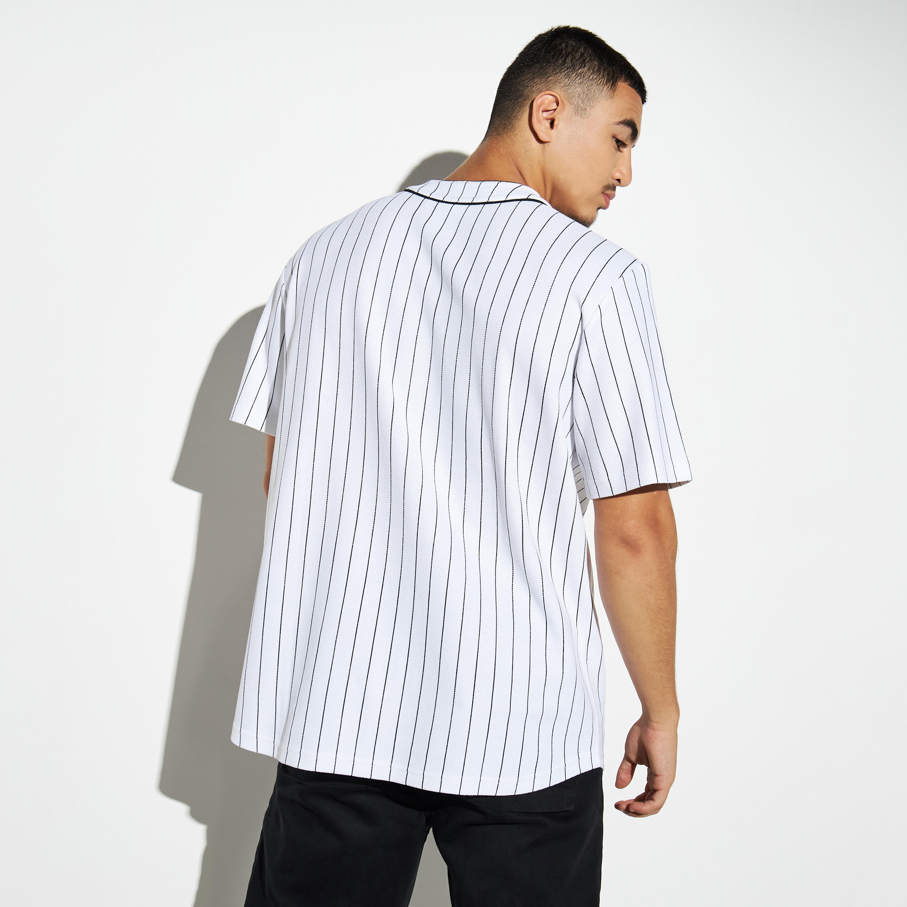قميص مطرز بأكمام قصيرة-men-clothing-shirts-image-2