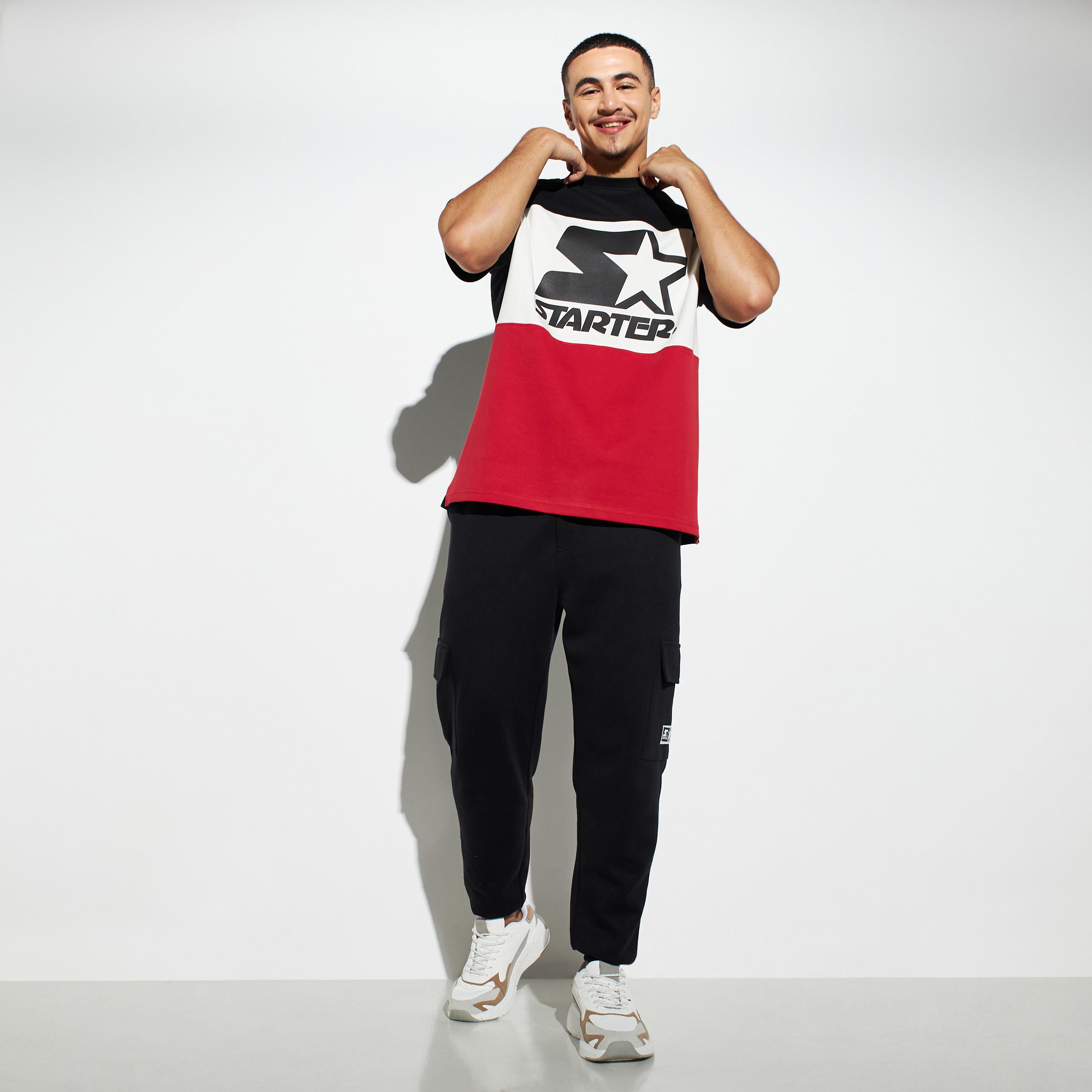 تيشيرت بقوالب ملونة وياقة ضيقة وأكمام قصيرة وطبعات-men-clothing-tshirtsandpolos-tshirts-image-2