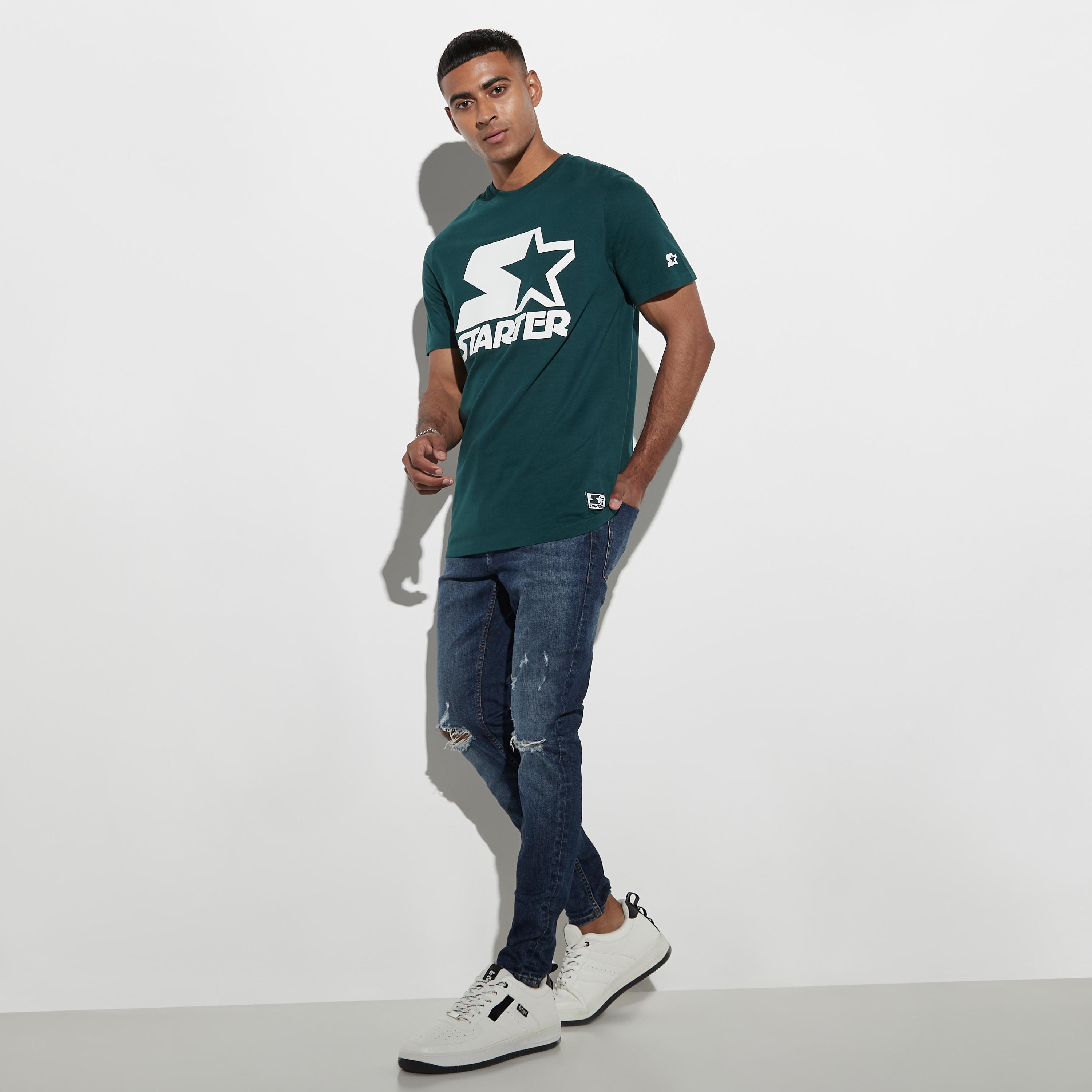 تيشيرت بياقة ضيقة وأكمام قصيرة وطبعات-men-clothing-tshirtsandpolos-tshirts-image-2