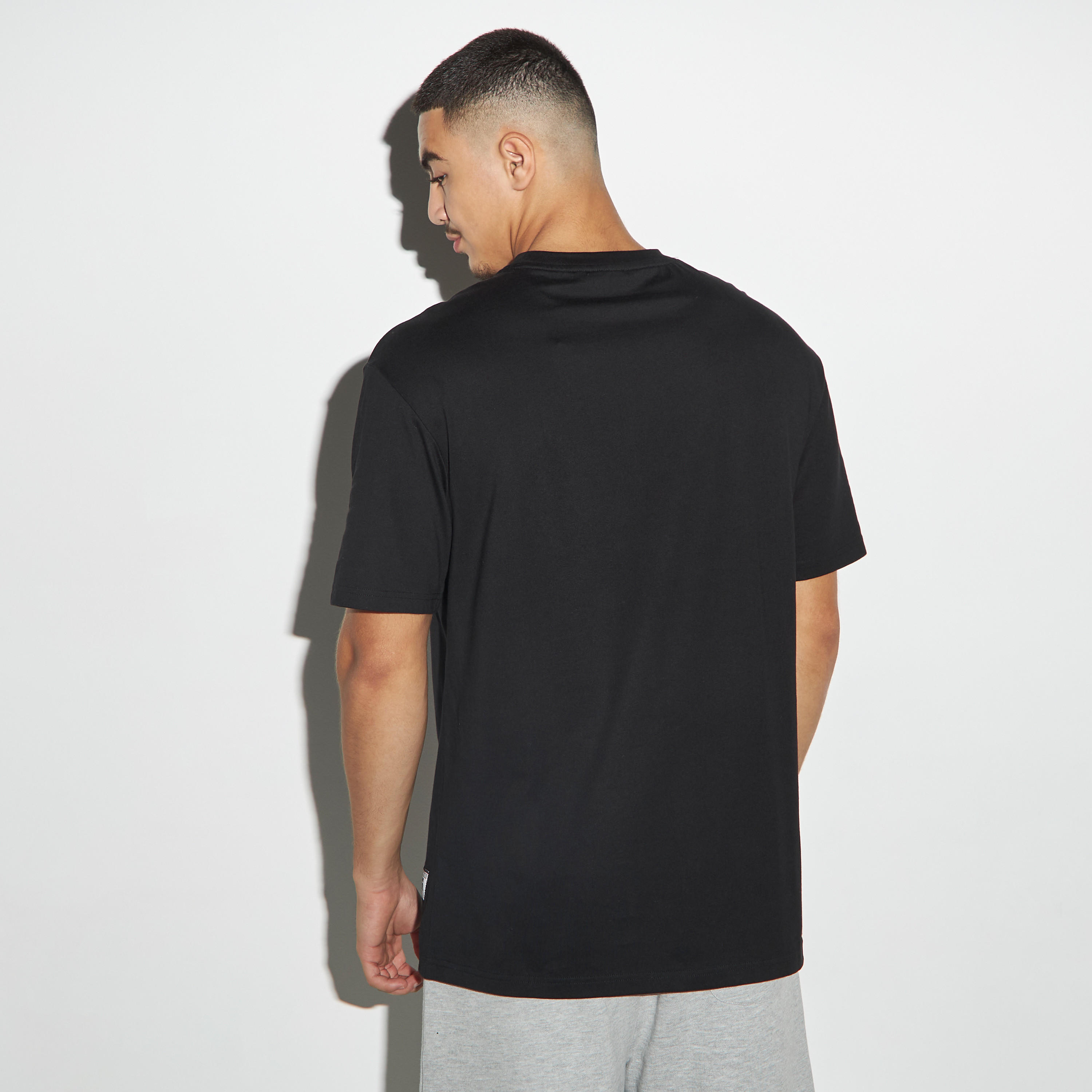 تيشيرت بياقة ضيقة وأكمام قصيرة وطبعات-men-clothing-tshirtsandpolos-tshirts-image-3