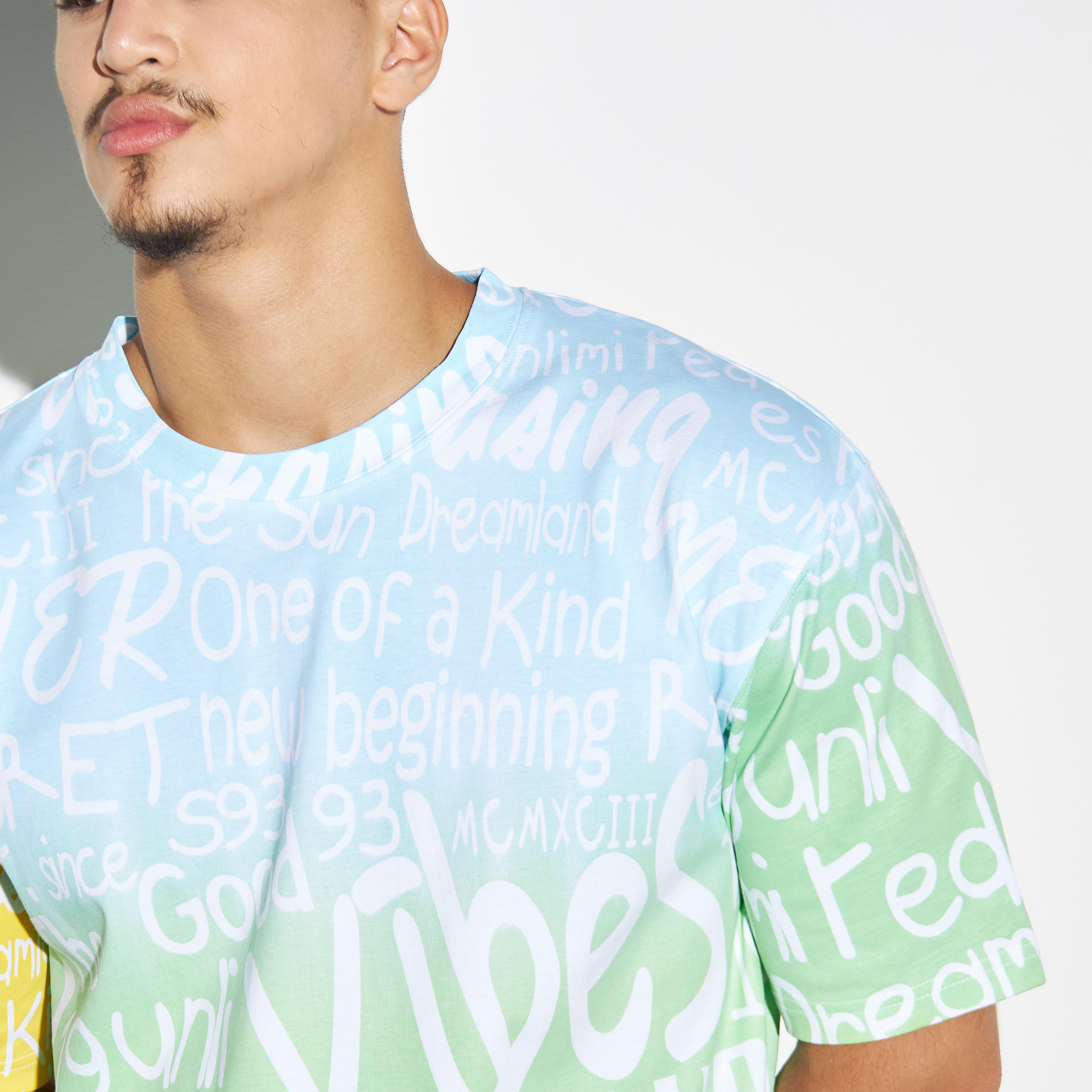 تيشيرت أومبري بأكمام قصيرة وياقة ضيقة وطبعات-men-clothing-tshirtsandpolos-tshirts-image-3