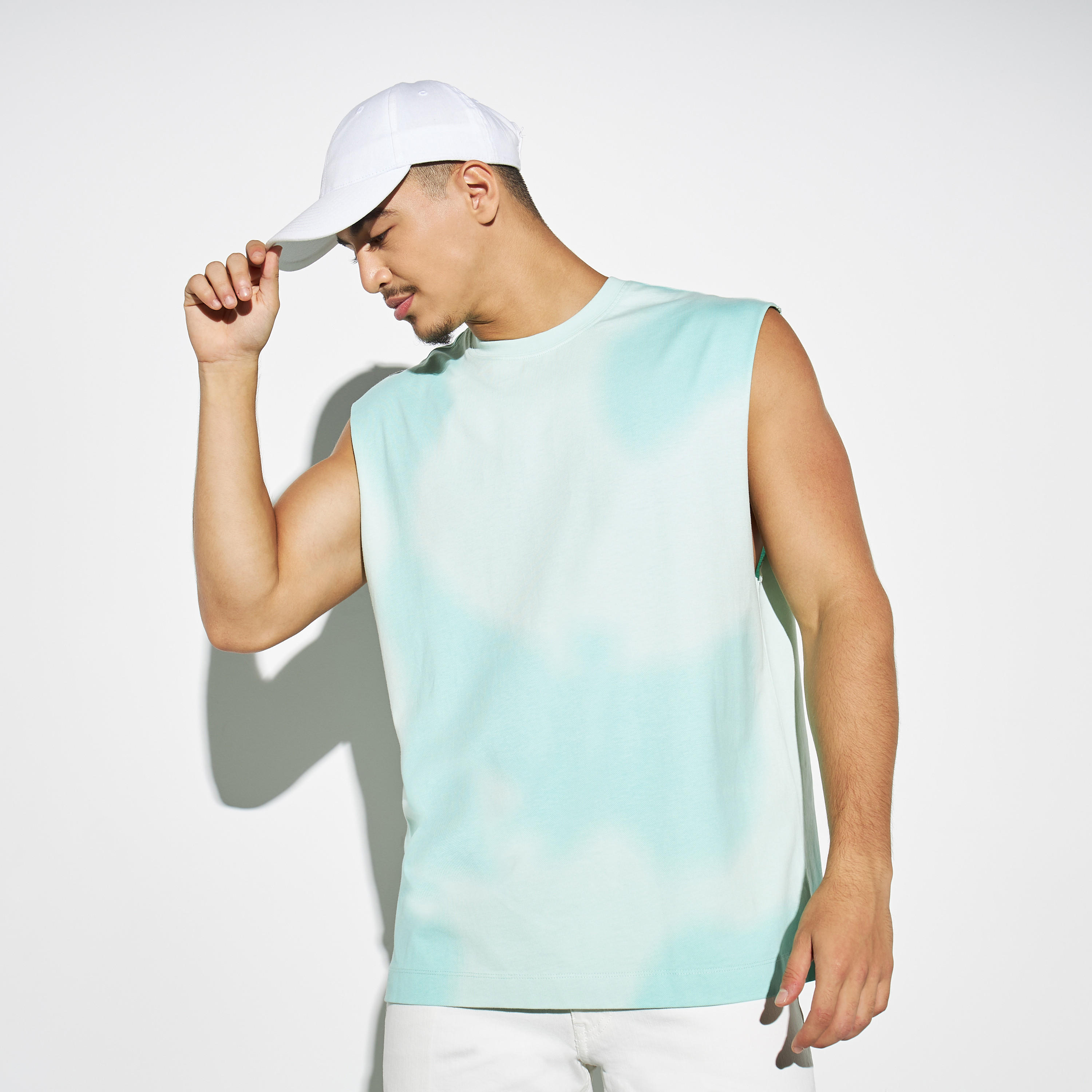 تيشيرت دون أكمام بياقة ضيقة وطبعات-men-clothing-tshirtsandpolos-tshirts-image-4
