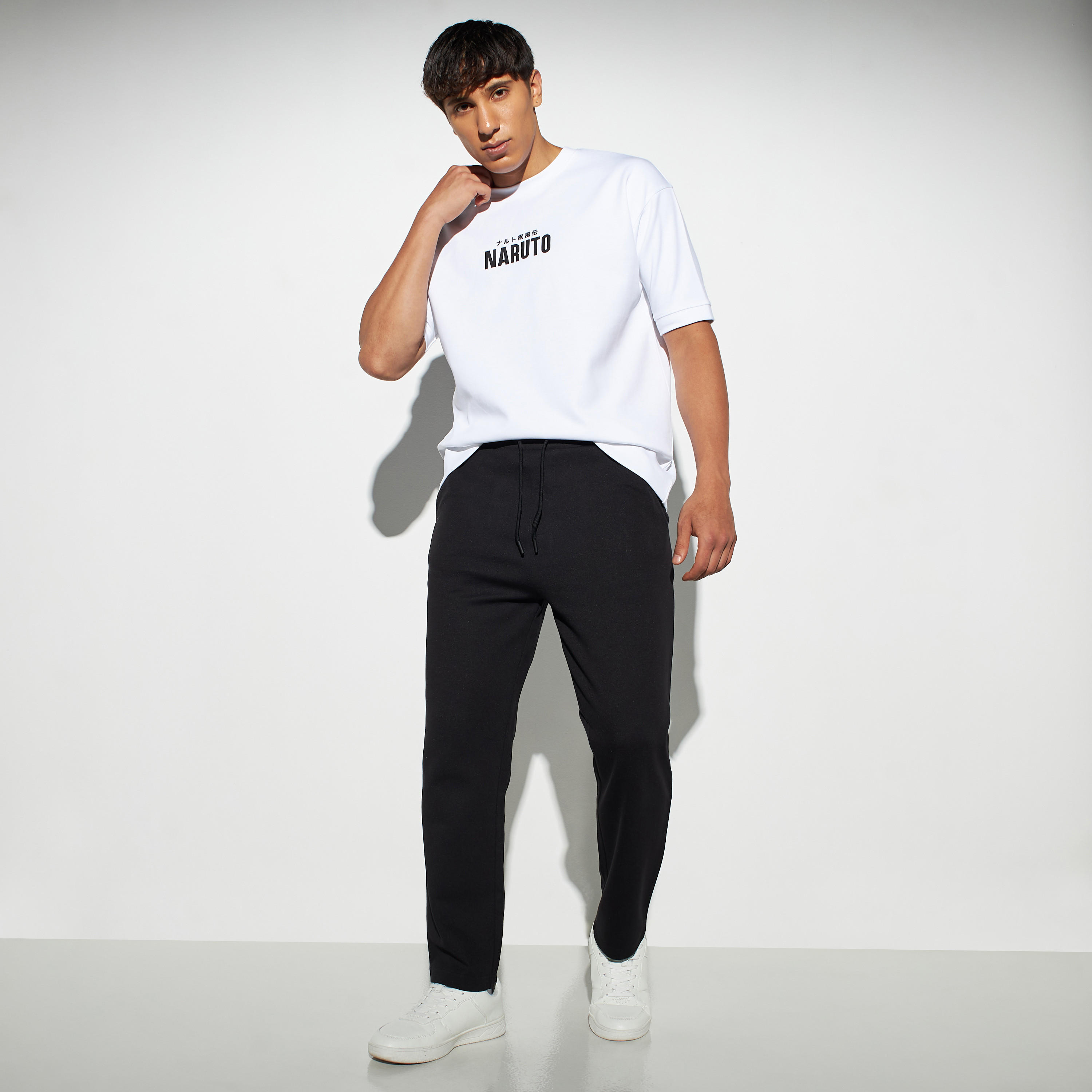 بنطلون رياضي سادة بجيوب ورباط إغلاق-men-clothing-bottoms-joggers-image-4