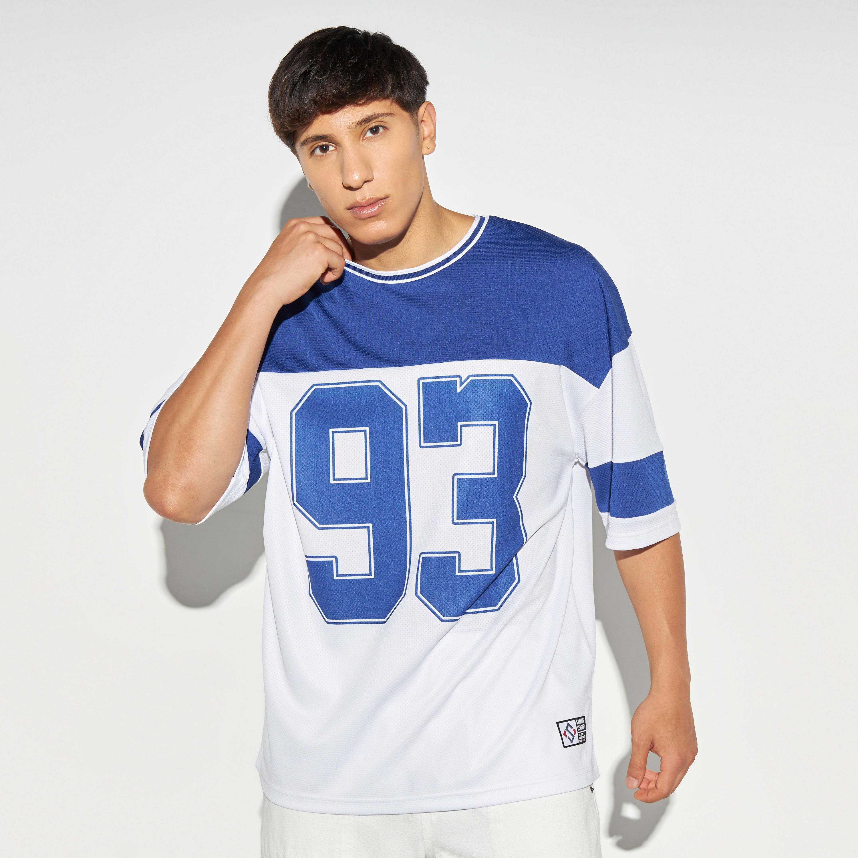تيشيرت رياضي بطبعات وأكمام قصيرة وياقة مستديرة-men-clothing-tshirtsandpolos-tshirts-image-1