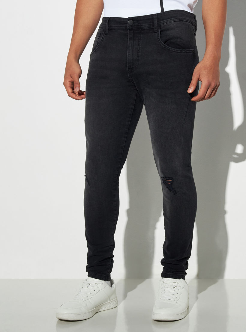 بنطلون جينز ممزق بقصة ضيقة وجيوب-men-clothing-bottoms-jeans-image-1