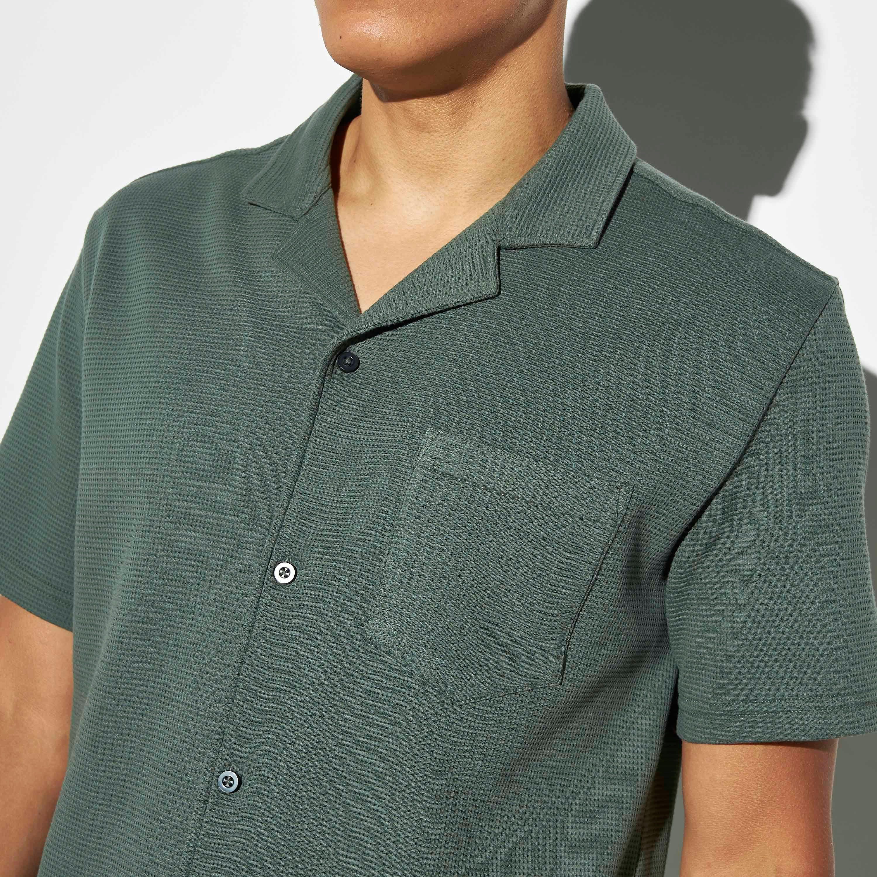 قميص بارز الملمس بياقة كامب وجيب-men-clothing-shirts-image-4