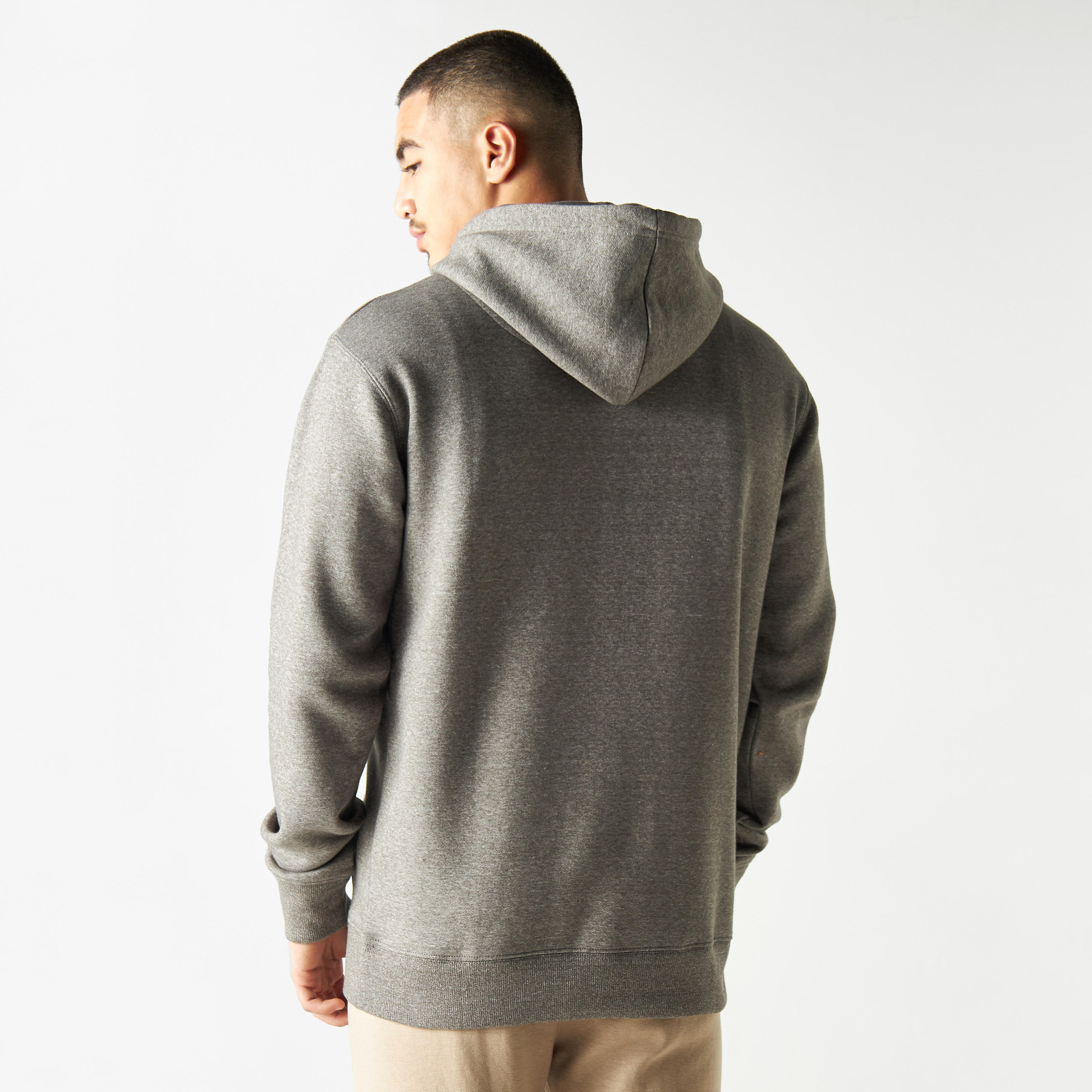 هودي بأكمام طويلة وجيب كنغر وطبعات-men-winterwear-hoodiesandsweatshirts-image-3