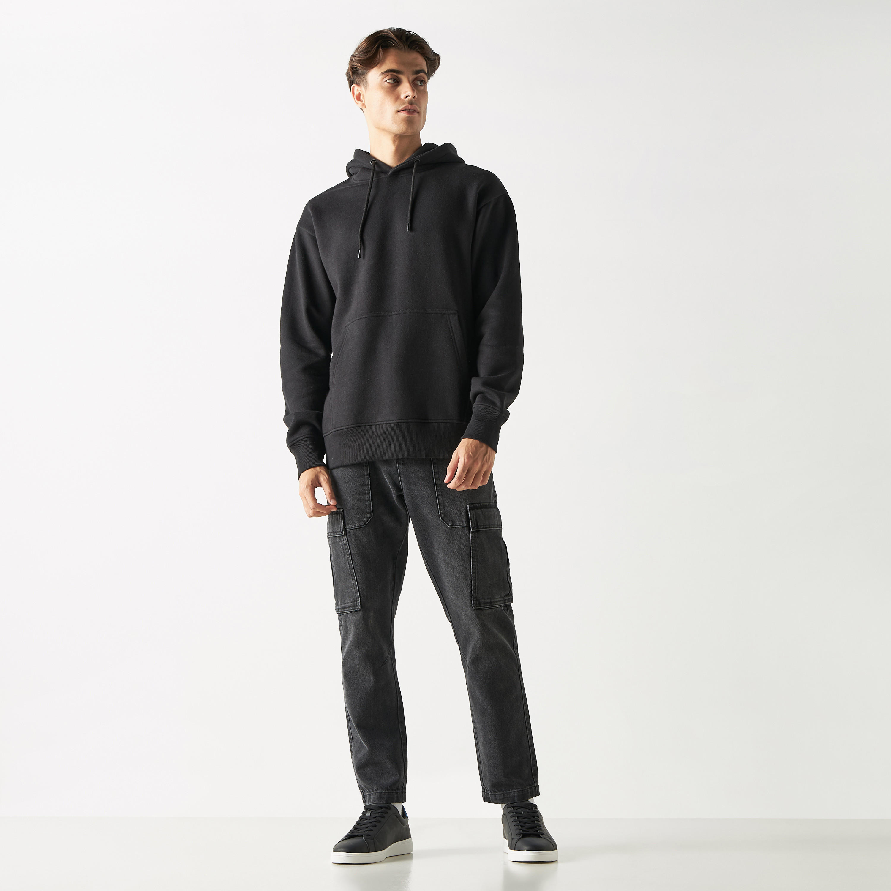 هودي فضفاض بأكمام بأكتاف منسدلة وجيب كنغر-men-winterwear-hoodiesandsweatshirts-image-2