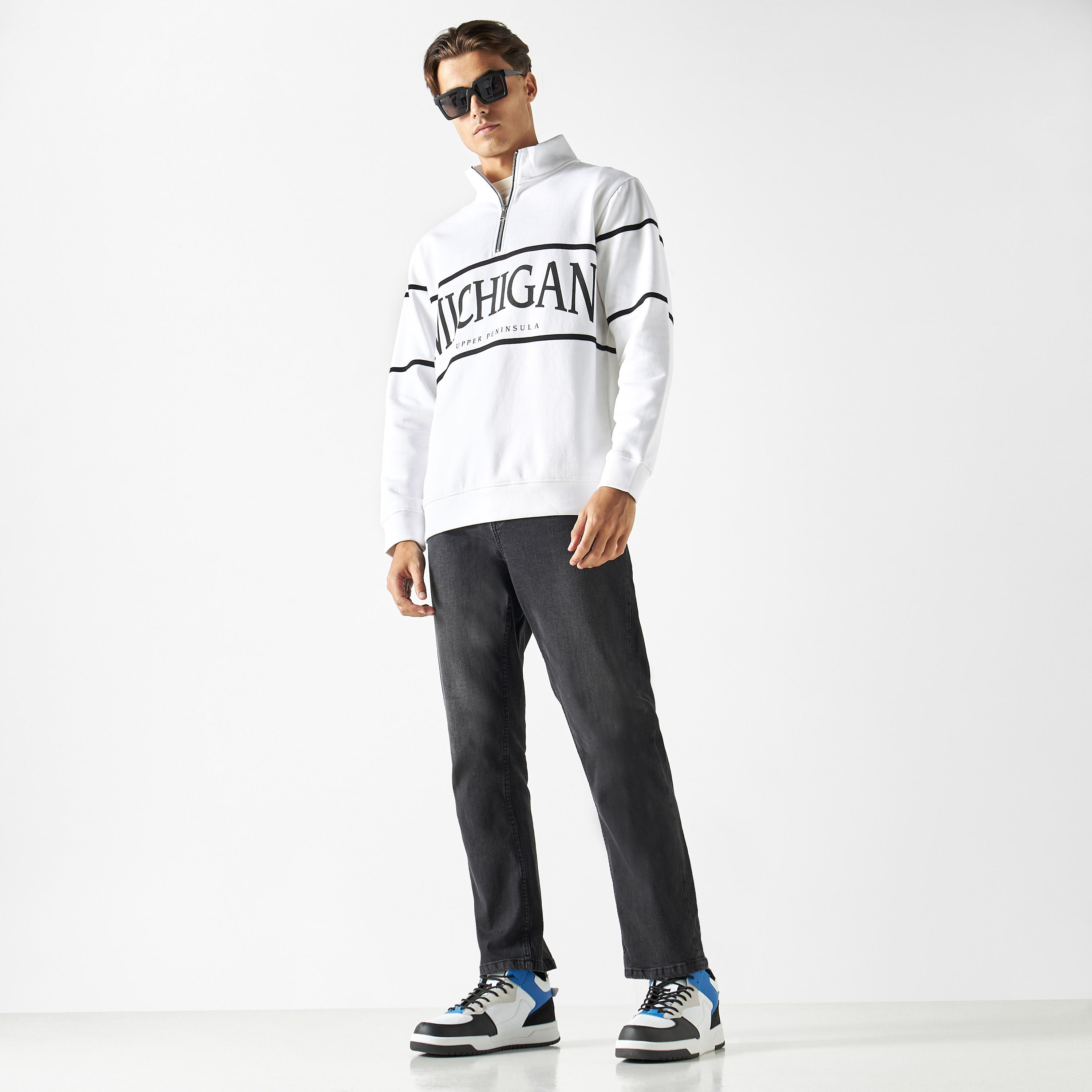 سويت شيرت بياقة عالية وطبعات وأكمام طويلة وسحاب للإغلاق-men-winterwear-hoodiesandsweatshirts-image-2
