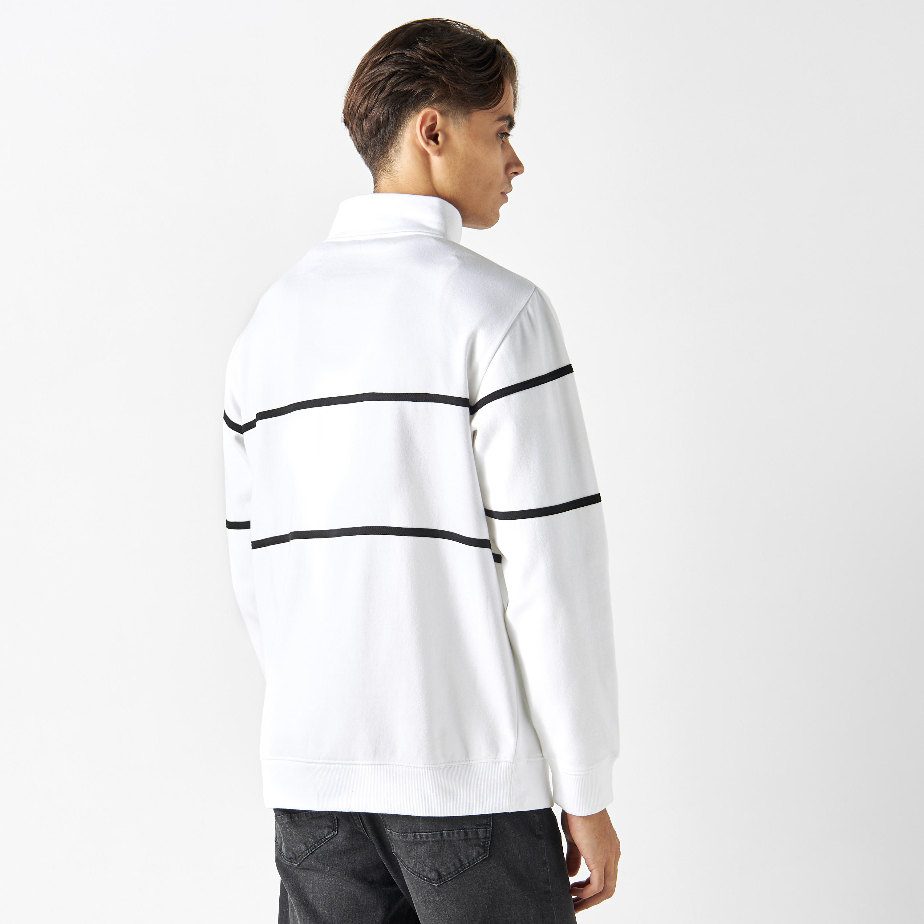 سويت شيرت بياقة عالية وطبعات وأكمام طويلة وسحاب للإغلاق-men-winterwear-hoodiesandsweatshirts-image-3