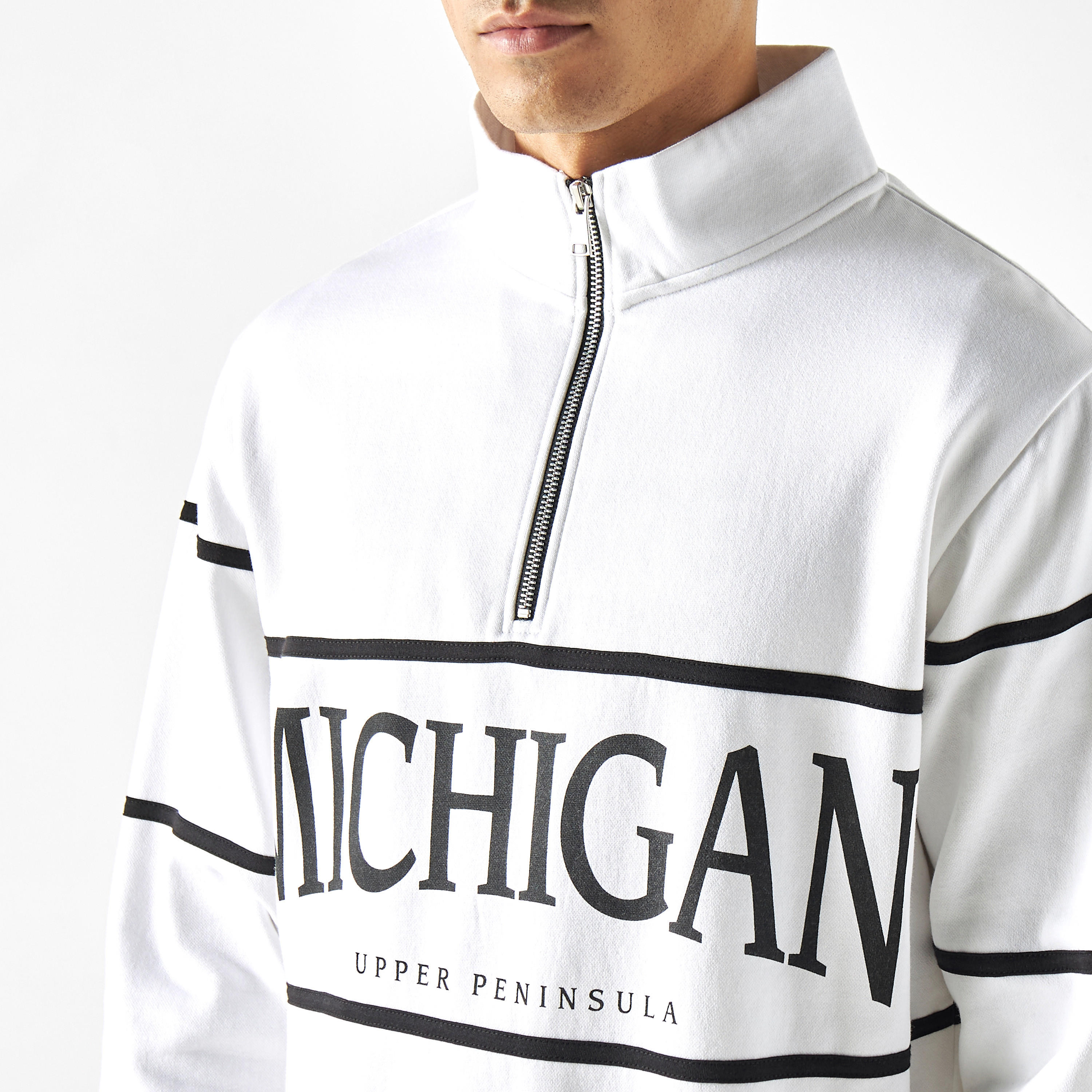 سويت شيرت بياقة عالية وطبعات وأكمام طويلة وسحاب للإغلاق-men-winterwear-hoodiesandsweatshirts-image-4