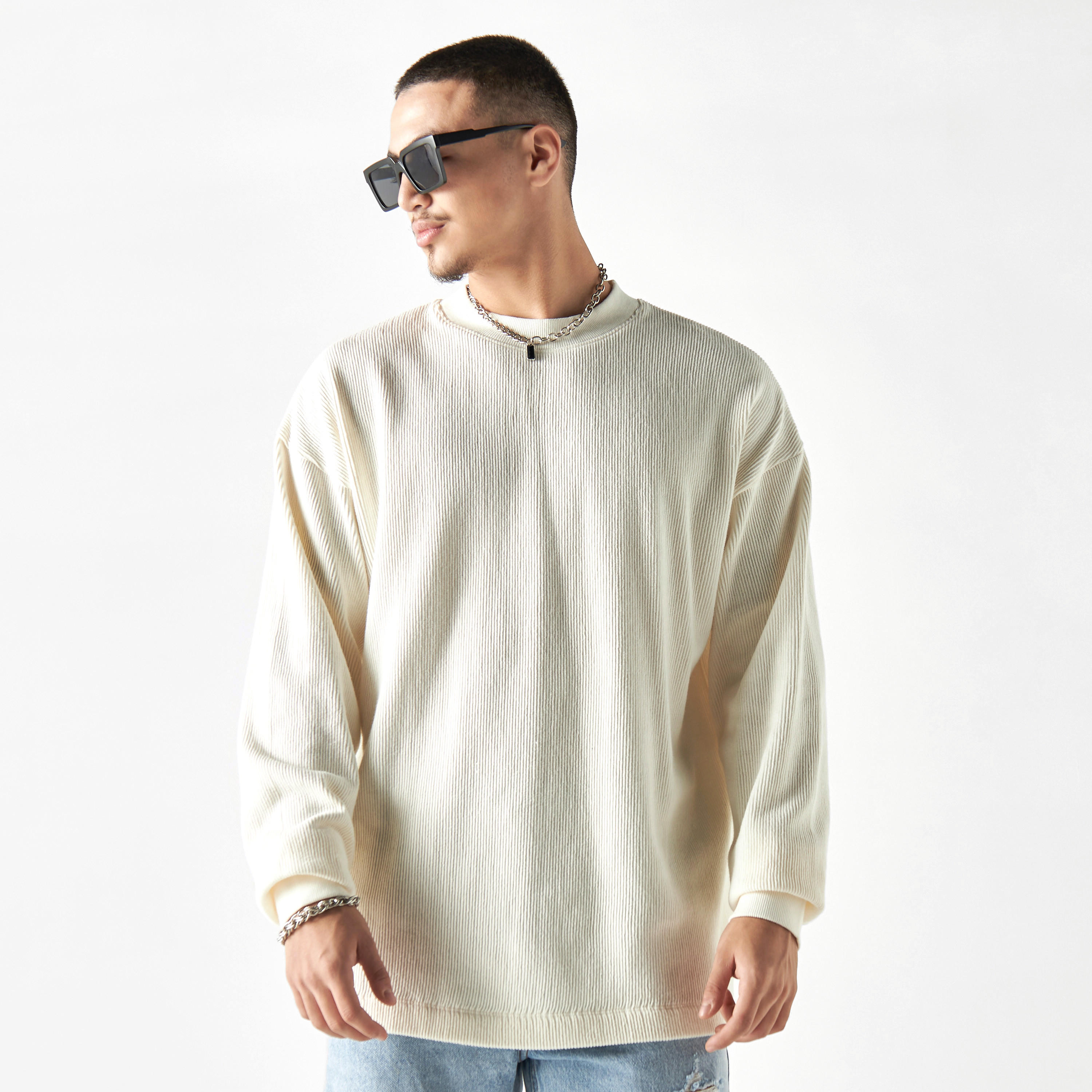 سويت شيرت مضلّع بياقة ضيقة وأكمام بأكتاف منسدلة-men-winterwear-hoodiesandsweatshirts-image-1