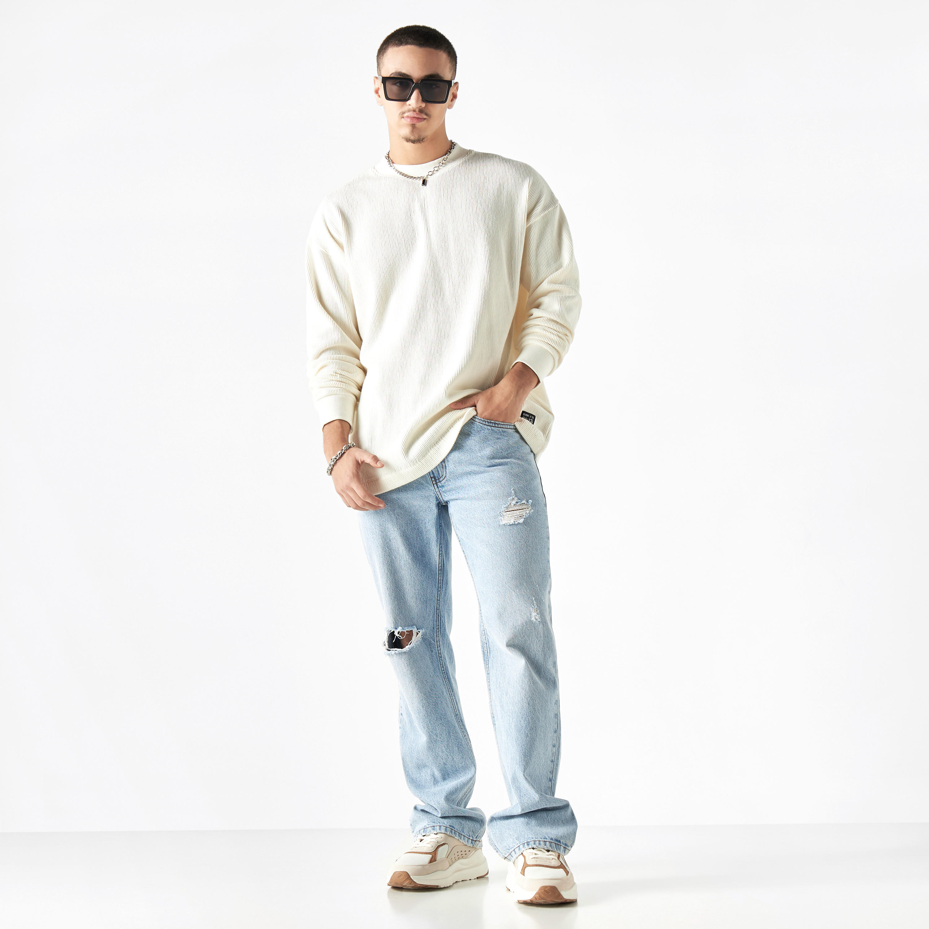 سويت شيرت مضلّع بياقة ضيقة وأكمام بأكتاف منسدلة-men-winterwear-hoodiesandsweatshirts-image-2
