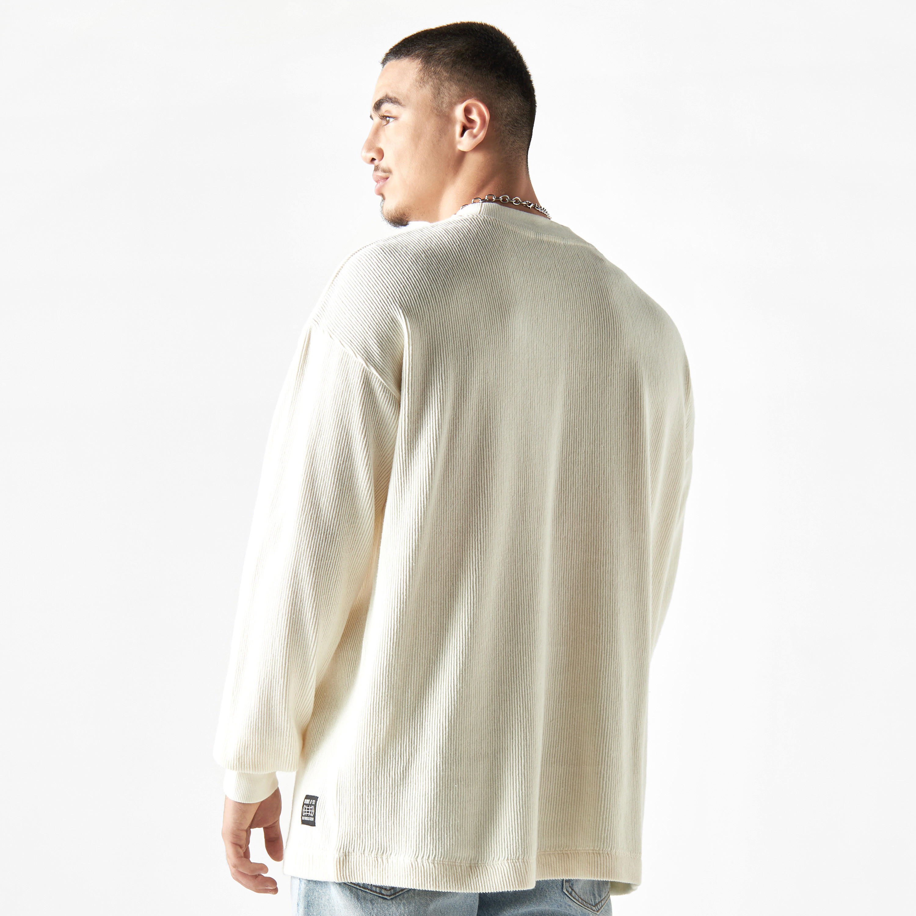 سويت شيرت مضلّع بياقة ضيقة وأكمام بأكتاف منسدلة-men-winterwear-hoodiesandsweatshirts-image-3