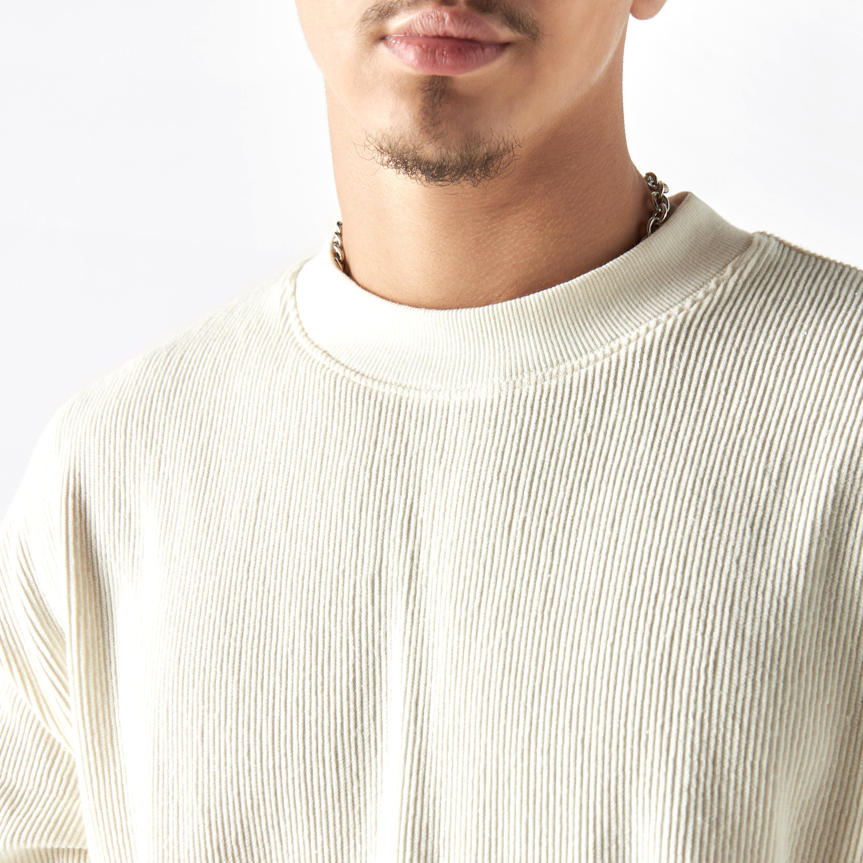 سويت شيرت مضلّع بياقة ضيقة وأكمام بأكتاف منسدلة-men-winterwear-hoodiesandsweatshirts-image-4