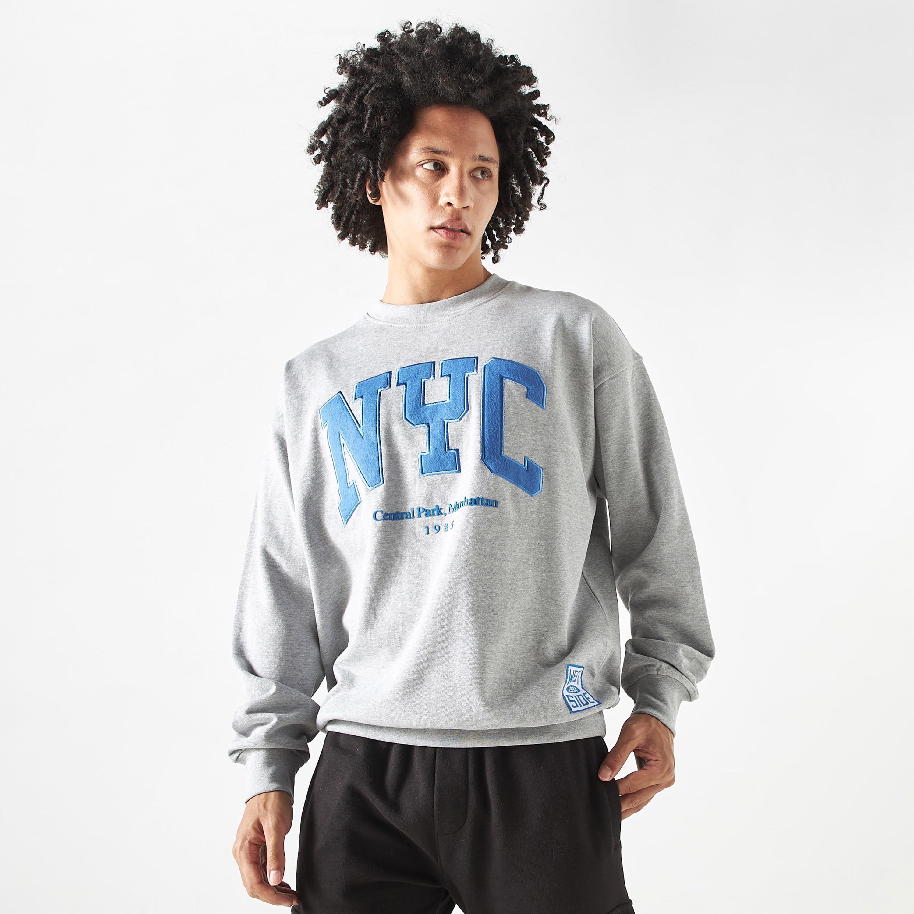 سويت شيرت مطرّز بأكمام طويلة وياقة ضيقة-men-winterwear-hoodiesandsweatshirts-image-1