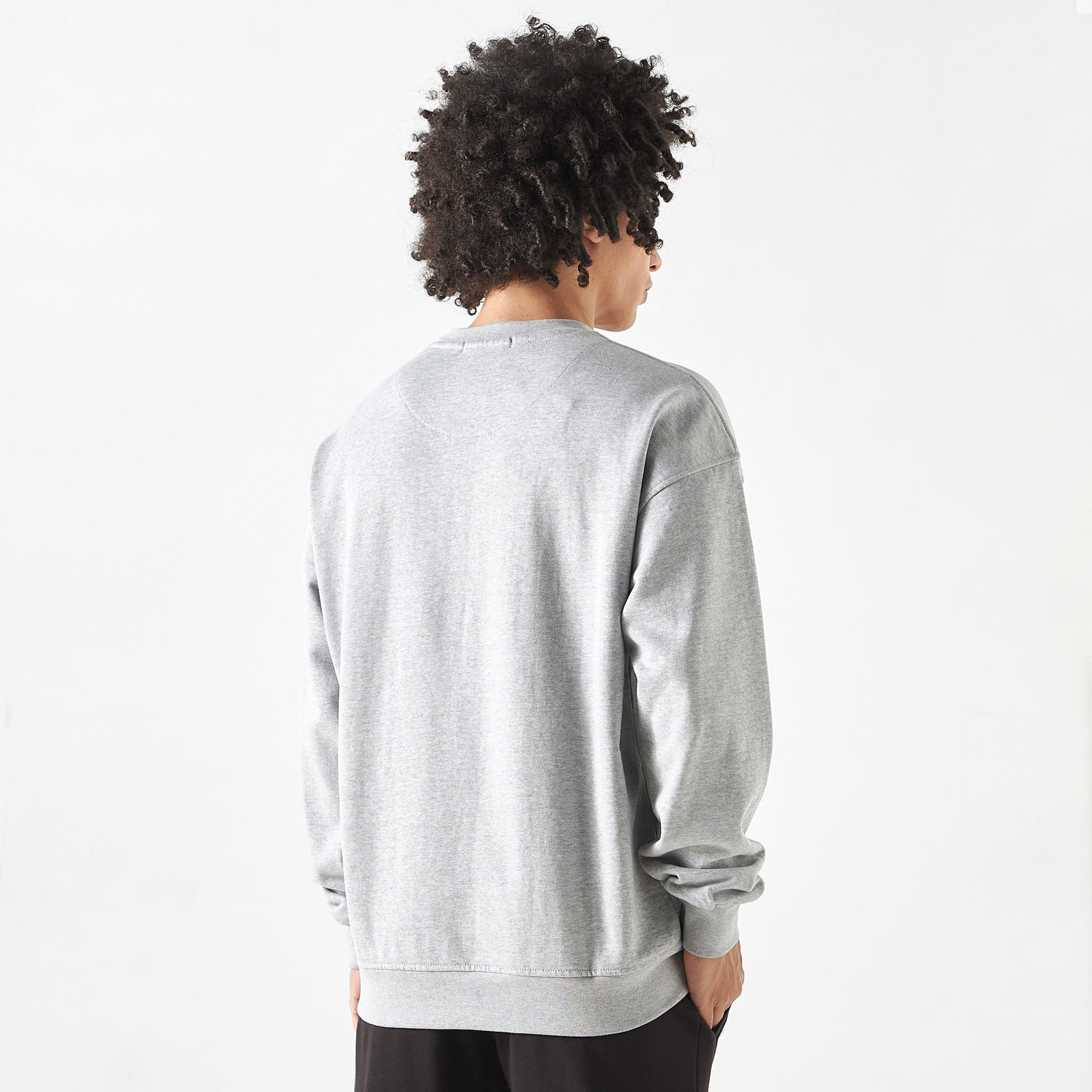 سويت شيرت مطرّز بأكمام طويلة وياقة ضيقة-men-winterwear-hoodiesandsweatshirts-image-3