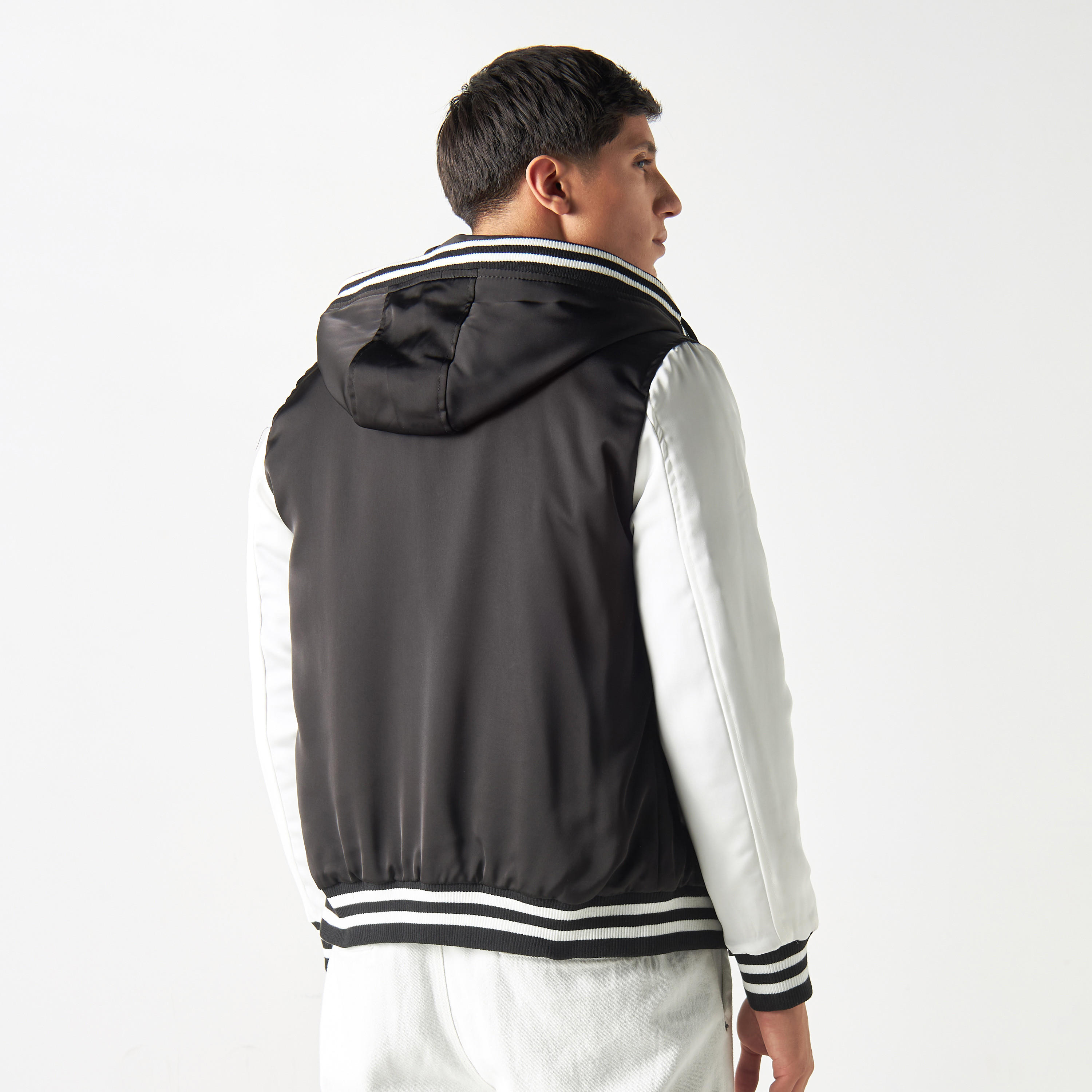 جاكيت فارستي مطرّز بأكمام طويلة وقبّعة-men-clothing-jacketsandblazers-jackets-image-3