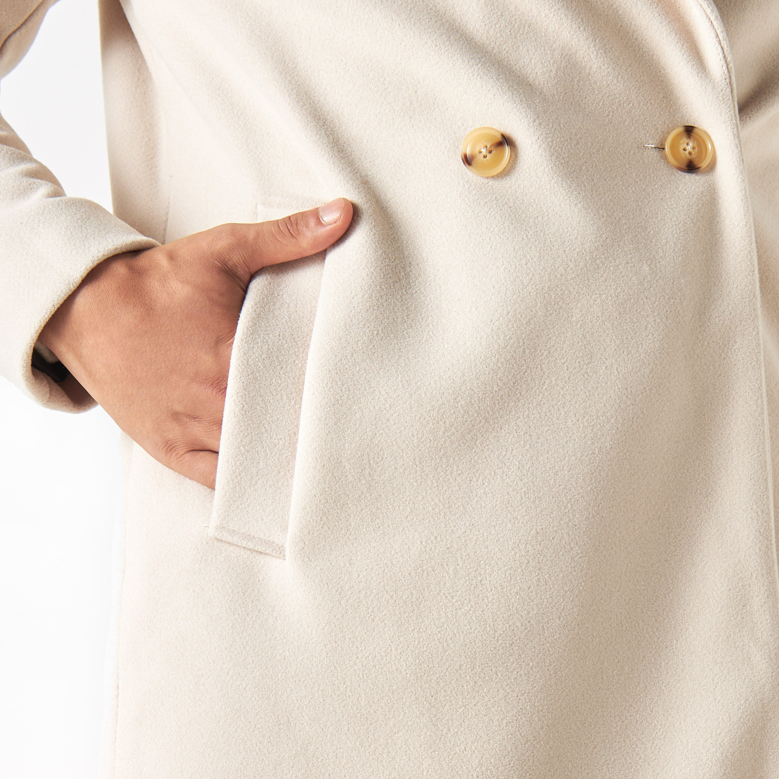 بليزر طويل بجيوب وياقة مطوية-men-clothing-jacketsandblazers-jackets-image-1