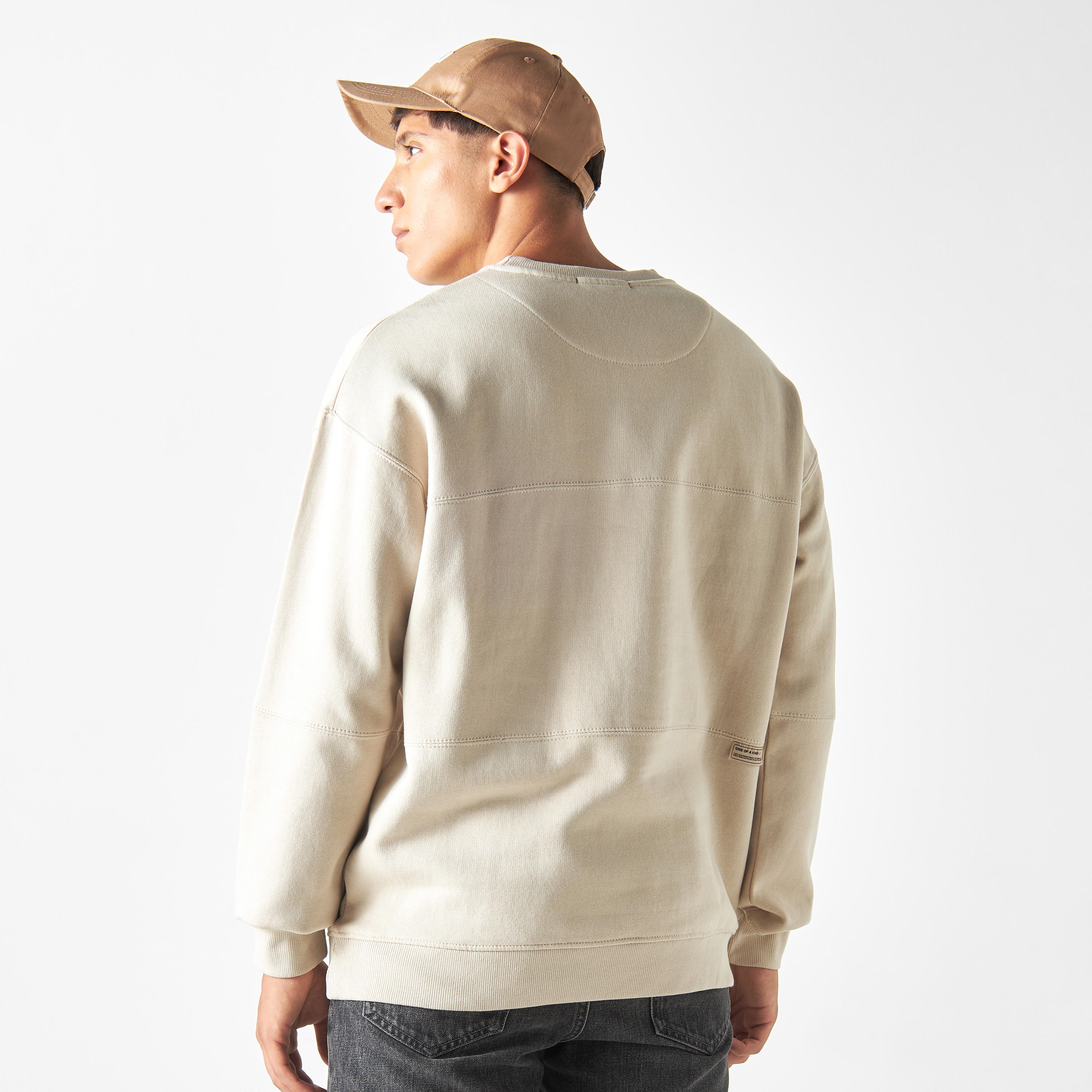 سويت شيرت بياقة ضيقة وأكمام طويلة-men-winterwear-hoodiesandsweatshirts-image-3