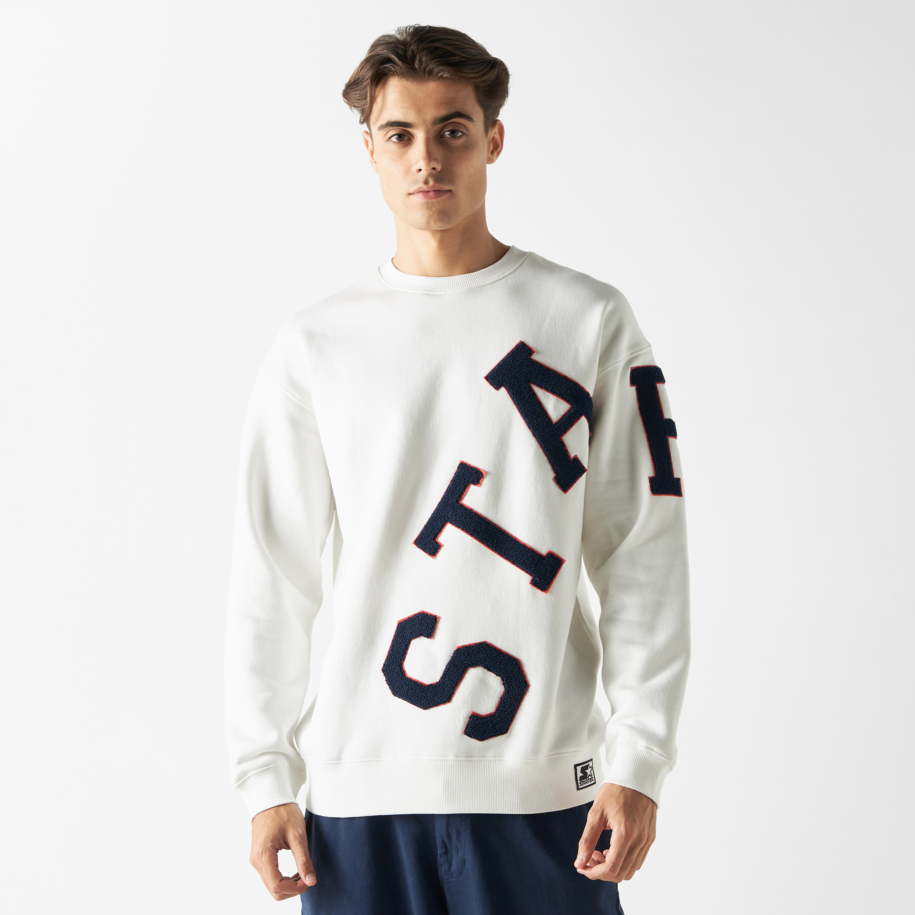 سويت شيرت بأكمام طويلة وزخارف-men-winterwear-hoodiesandsweatshirts-image-1