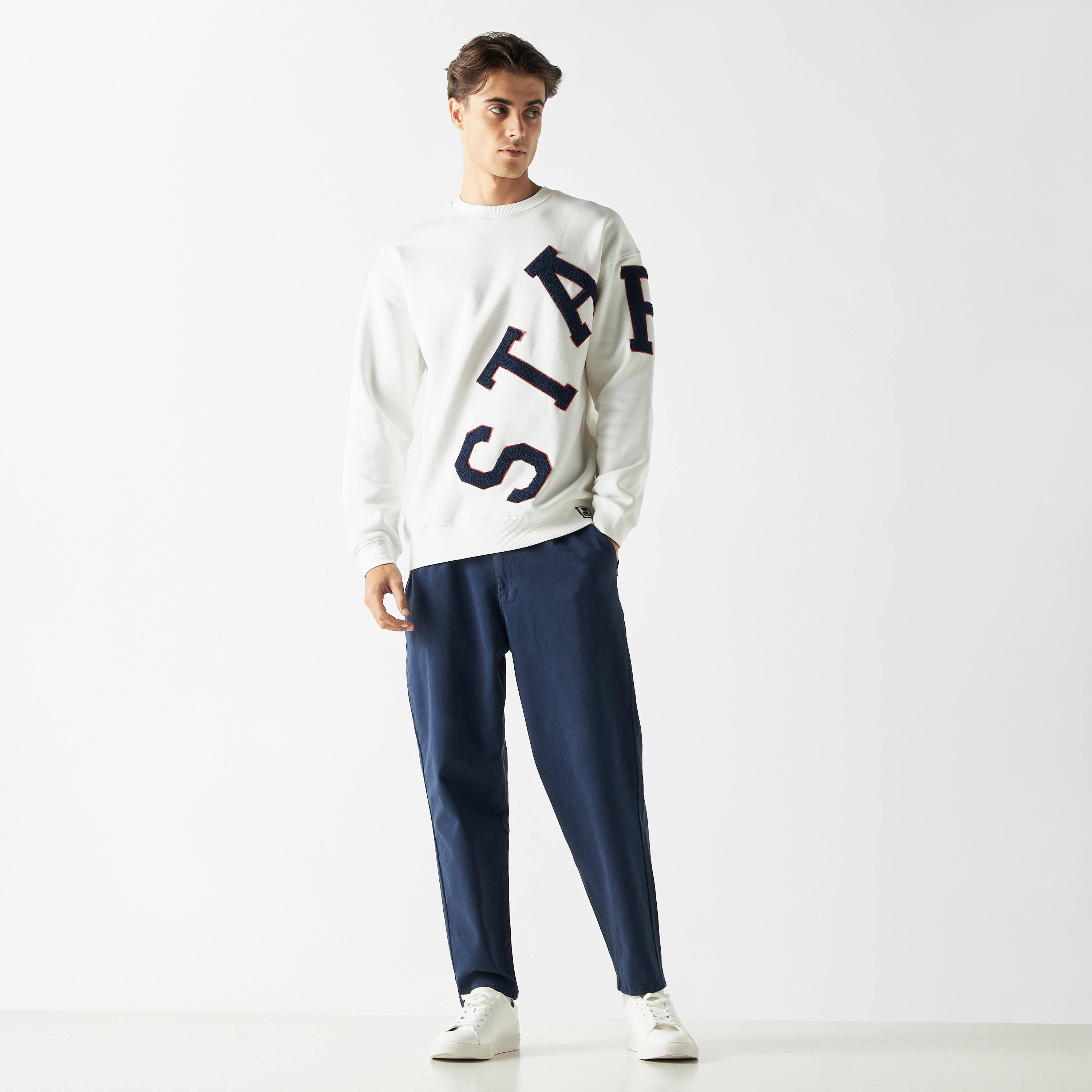 سويت شيرت بأكمام طويلة وزخارف-men-winterwear-hoodiesandsweatshirts-image-2