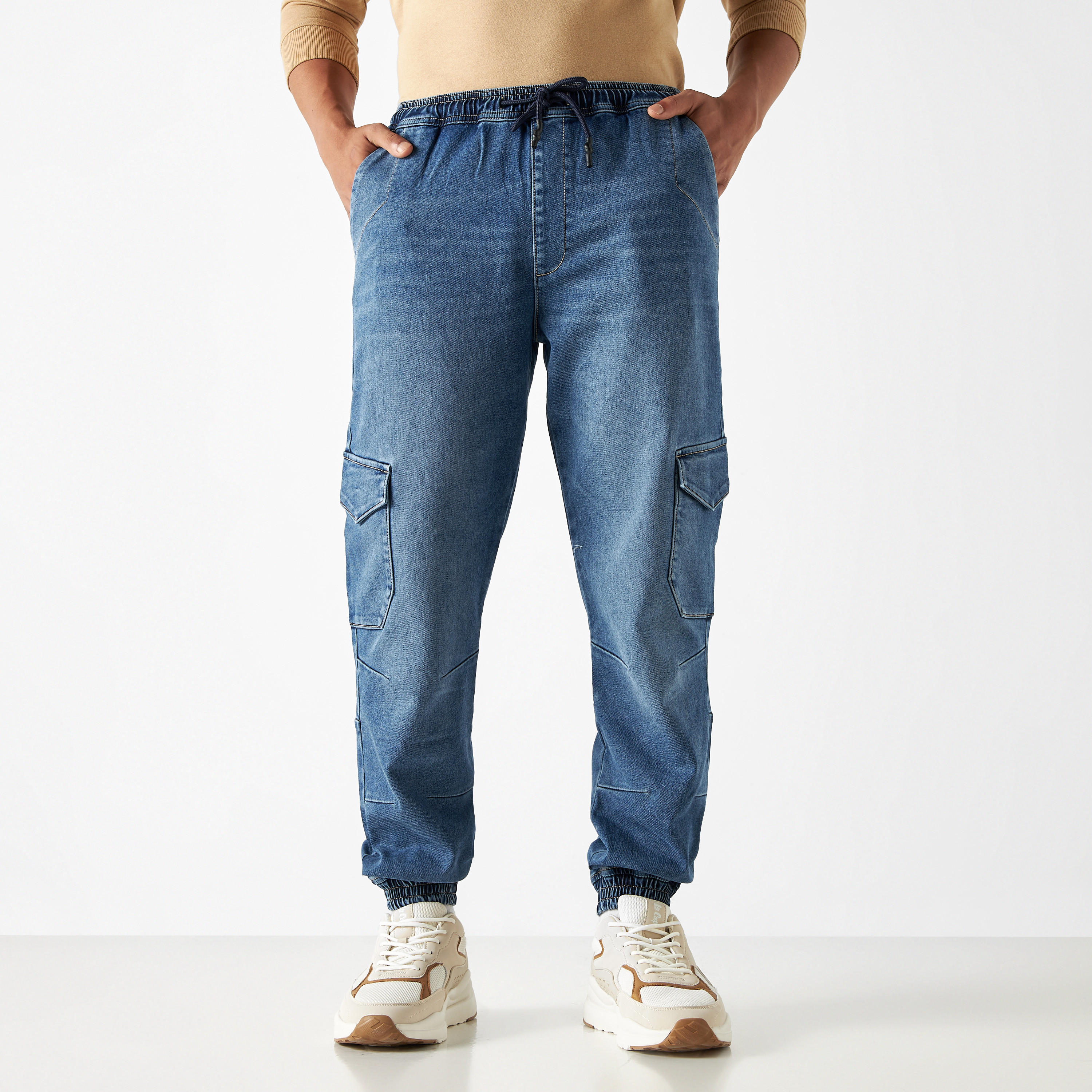 بنطلون رياضي دنيم سادة برباط إغلاق وجيوب-men-clothing-bottoms-joggers-image-4