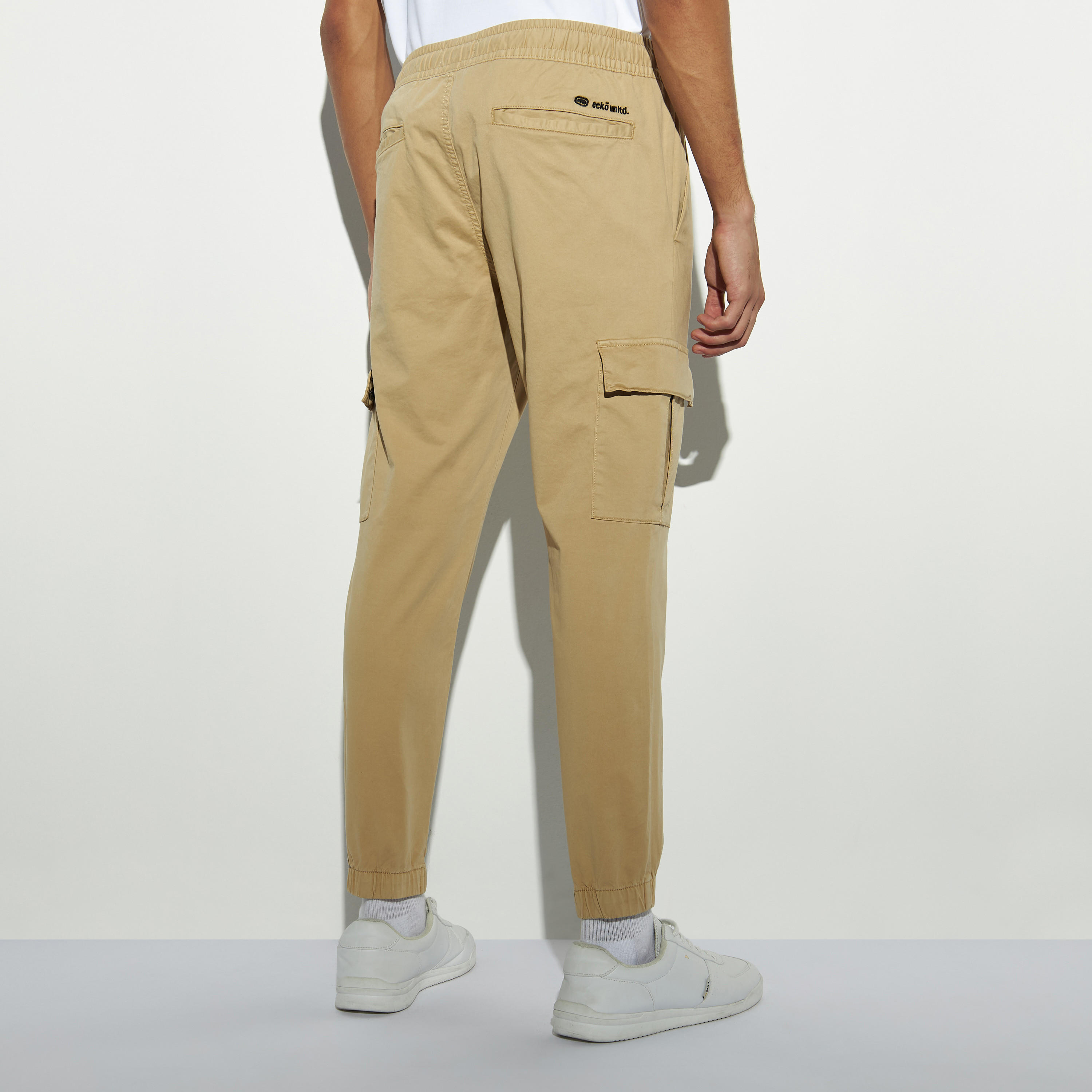 بنطلون رياضي كارجو سادة برباط إغلاق وجيوب من إيكو أنليمتد-men-clothing-bottoms-joggers-image-2