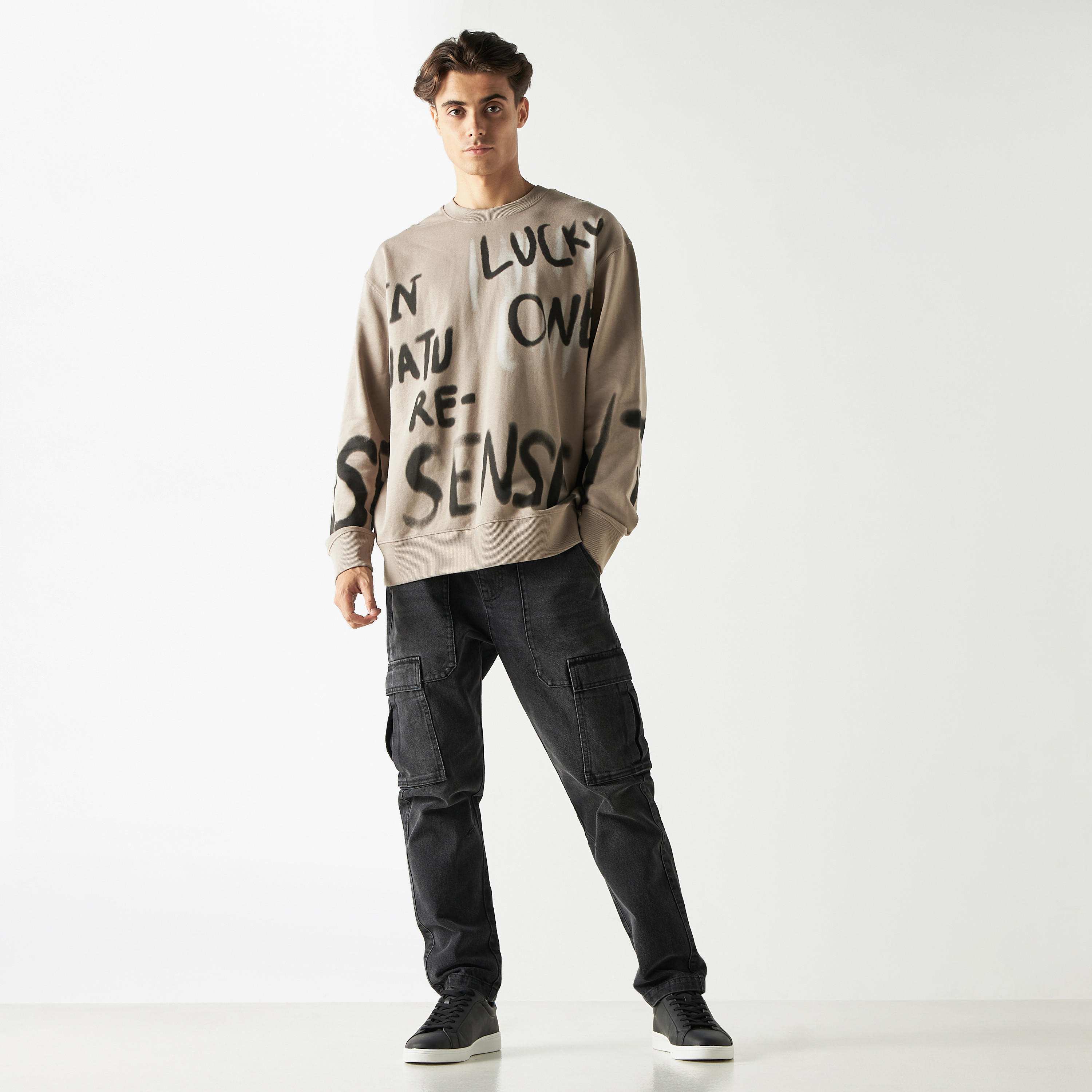 سويت شيرت بأكمام طويلة وطبعات-men-winterwear-hoodiesandsweatshirts-image-2