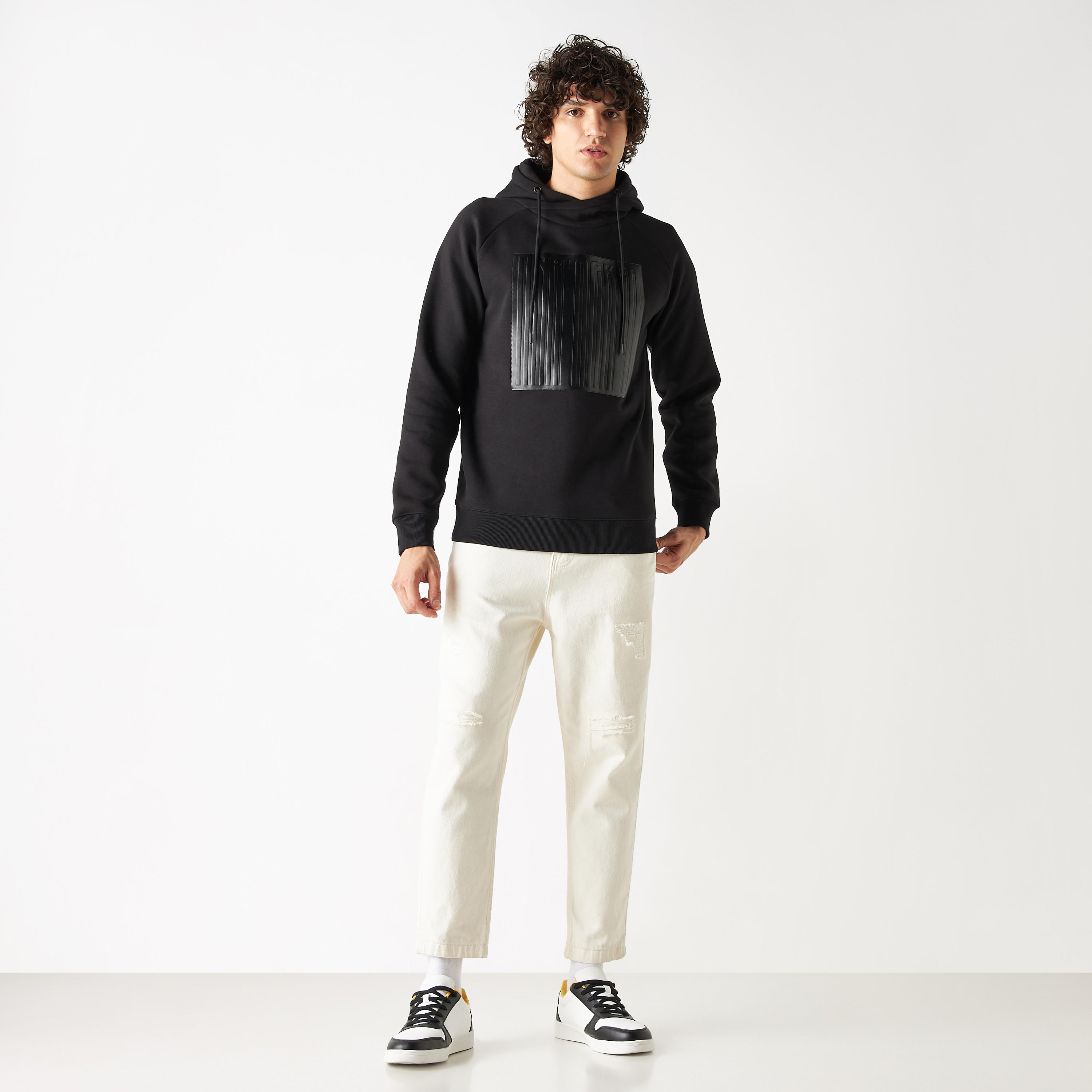 سويت شيرت بنقوش نصيّة بياقة عالية وأكمام طويلة وقبعة-men-winterwear-hoodiesandsweatshirts-image-2