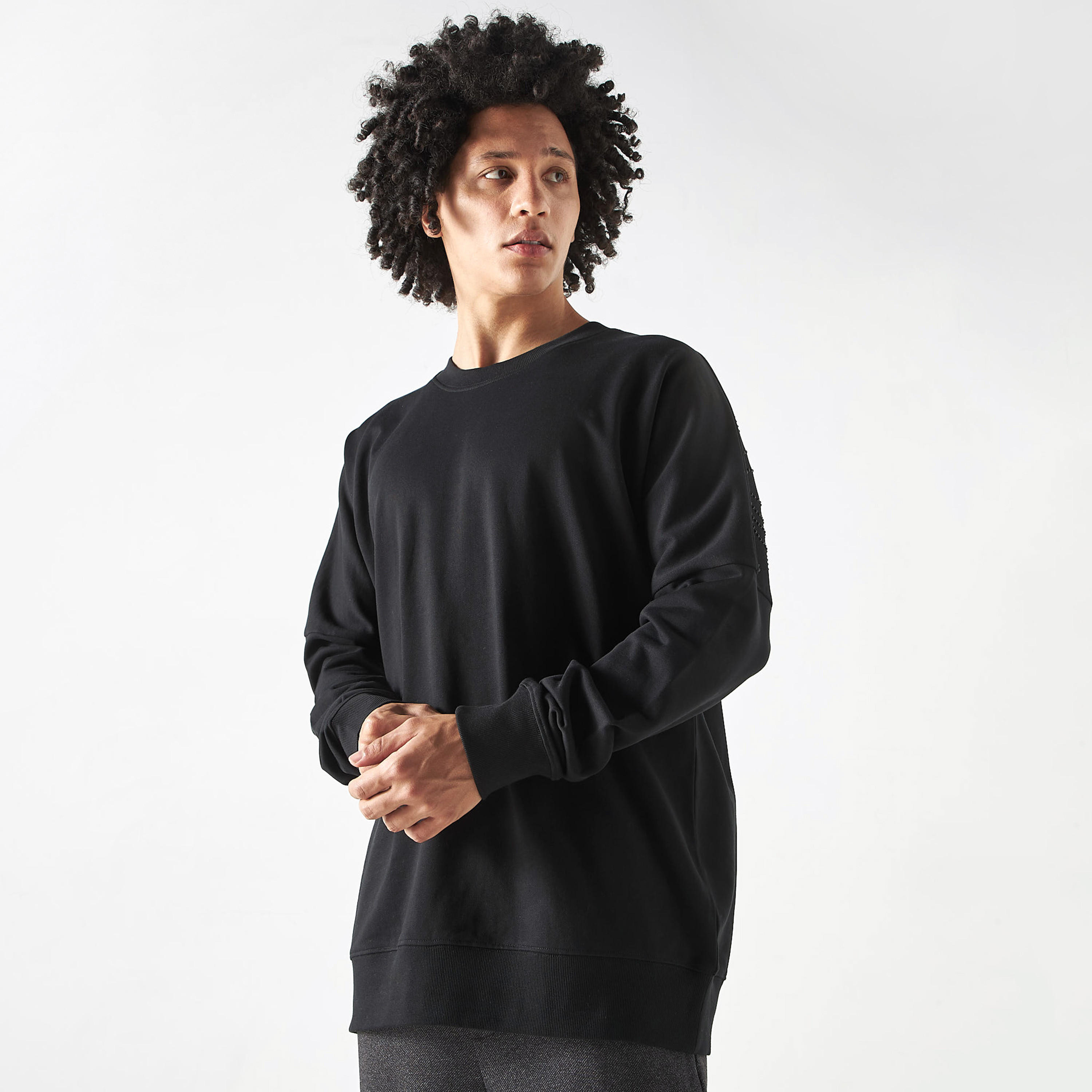 سويت شيرت مزيّن بياقة ضيقة وأكمام طويلة-men-winterwear-hoodiesandsweatshirts-image-1