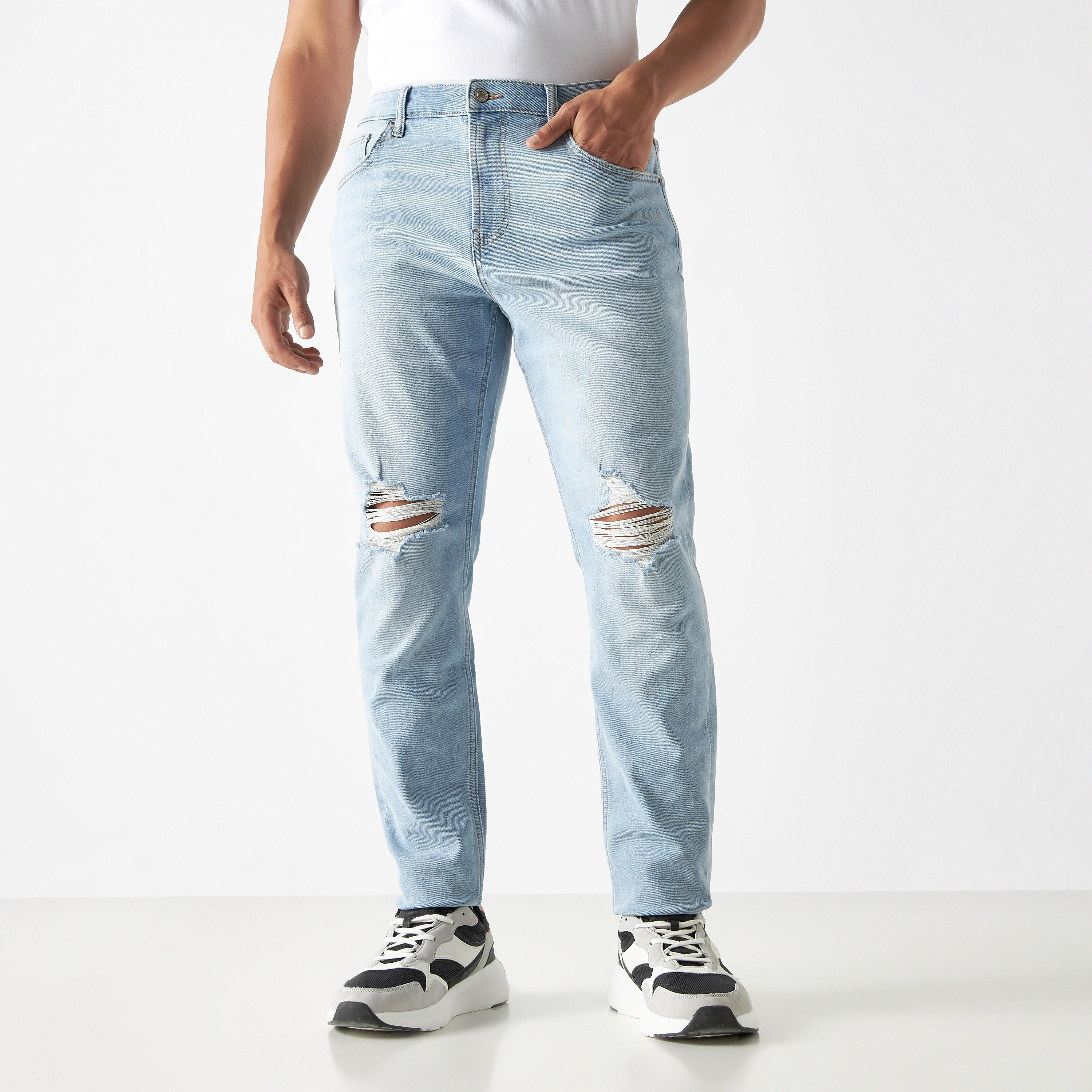 بنطلون جينز بقصة جزرة مضلّع وبجيوب من ستارتر-men-clothing-bottoms-jeans-image-1