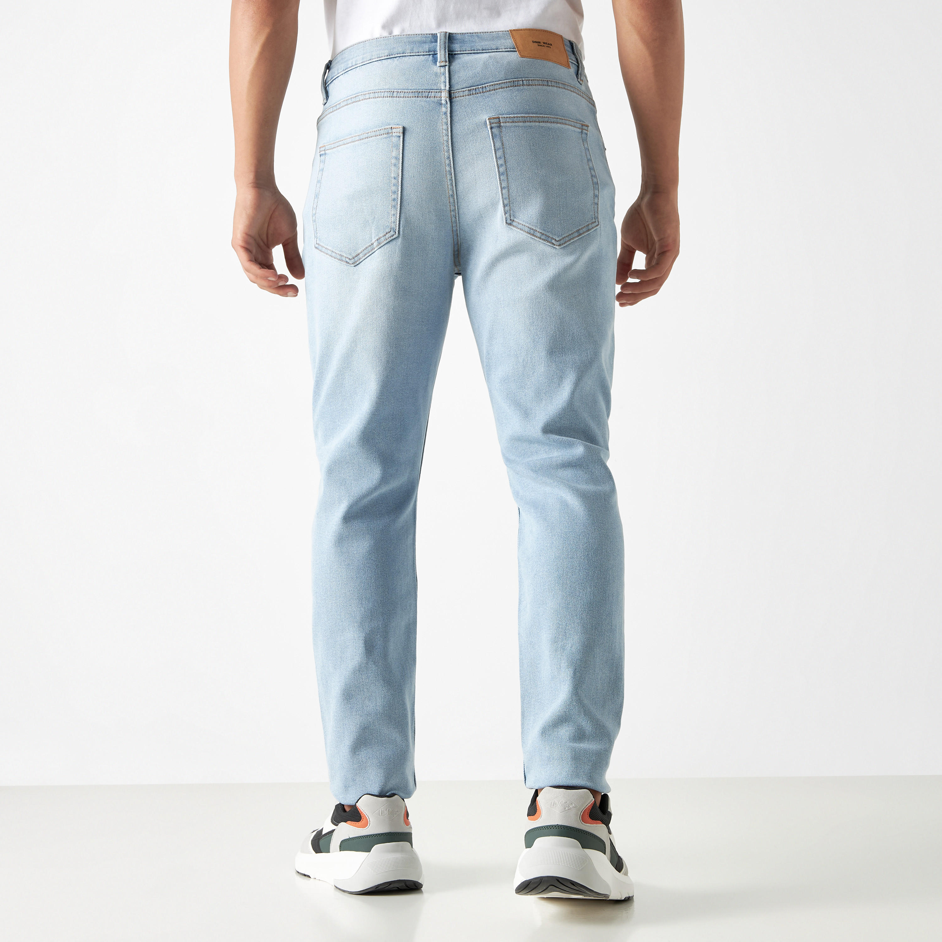 بنطلون جينز بقصة جزرة مضلّع وبجيوب من ستارتر-men-clothing-bottoms-jeans-image-3
