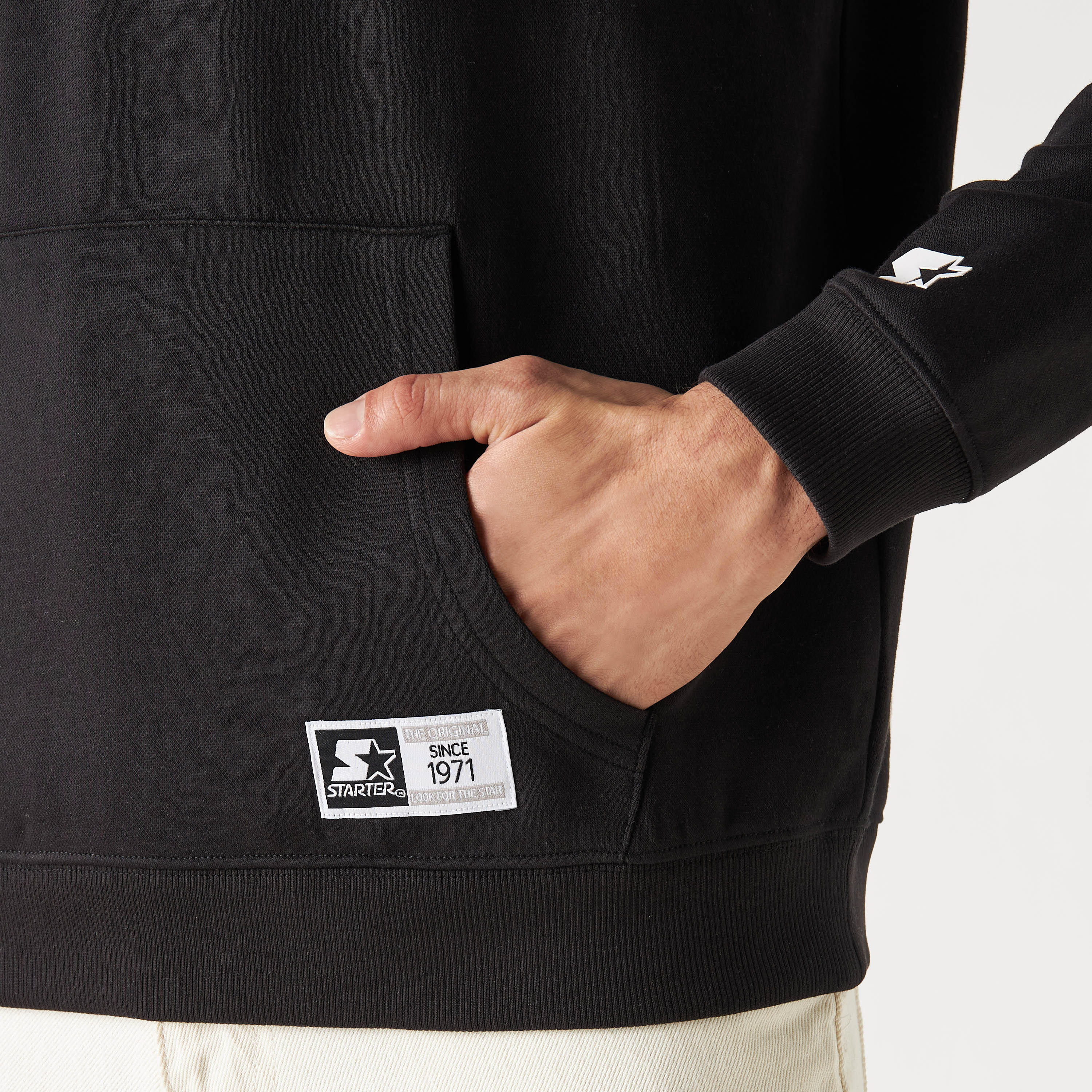 هودي بأكمام طويلة وجيب كنغر وطبعات-men-winterwear-hoodiesandsweatshirts-image-5