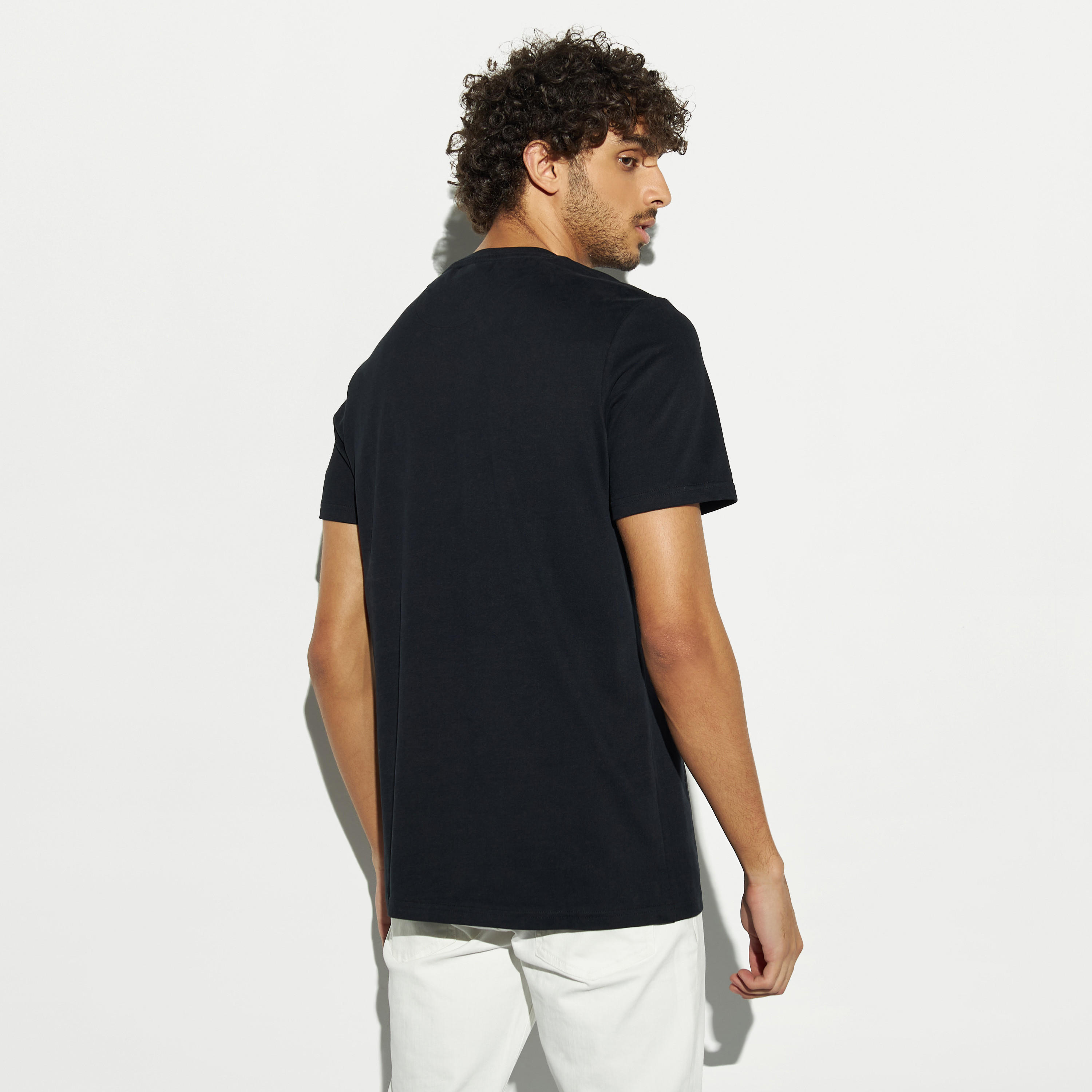 تيشيرت بياقة ضيقة وأكمام قصيرة وطبعات من إيكو أنليمتد-men-clothing-tshirtsandpolos-tshirts-image-3