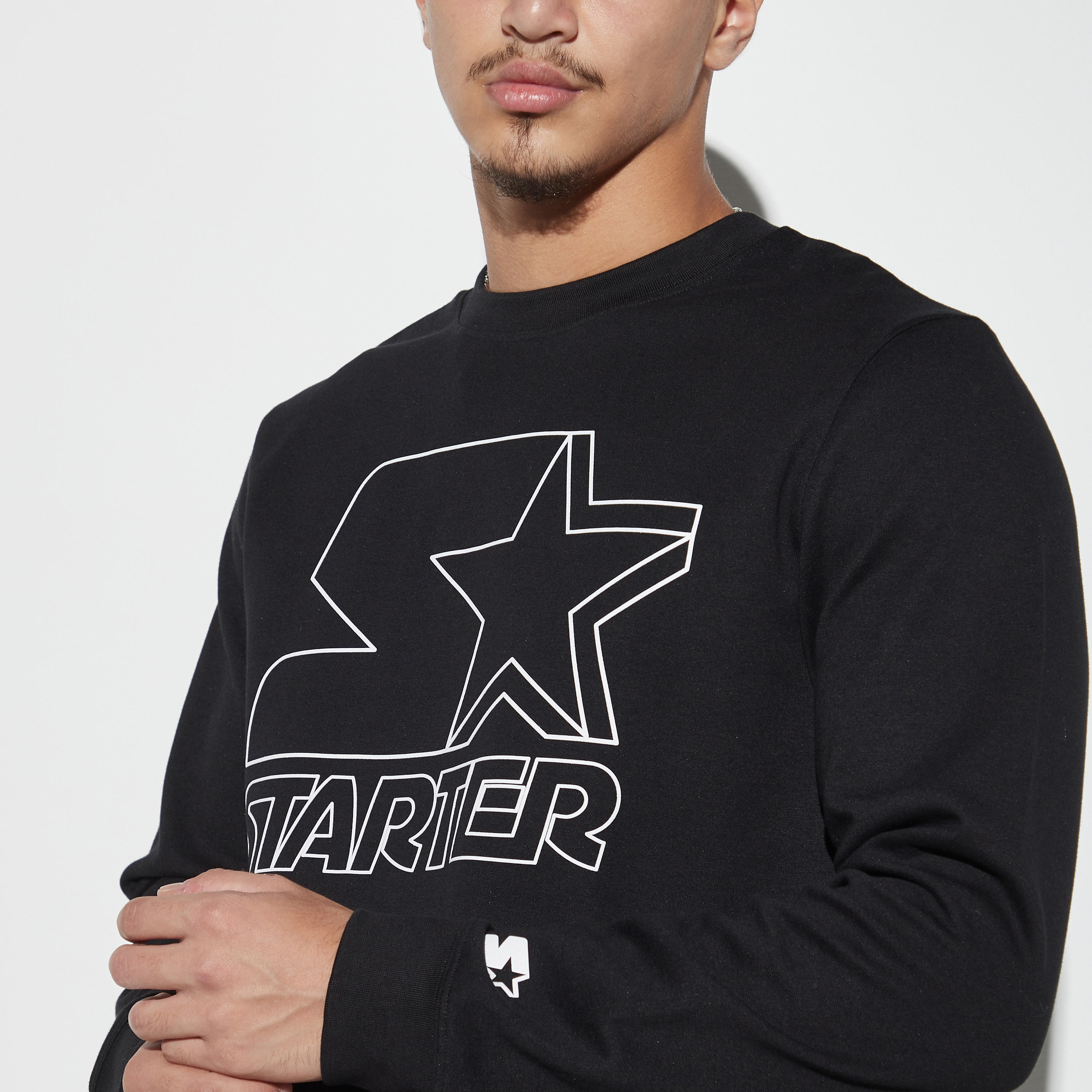سويت شيرت بأكمام طويلة وياقة ضيقة وطبعات-men-winterwear-hoodiesandsweatshirts-image-4