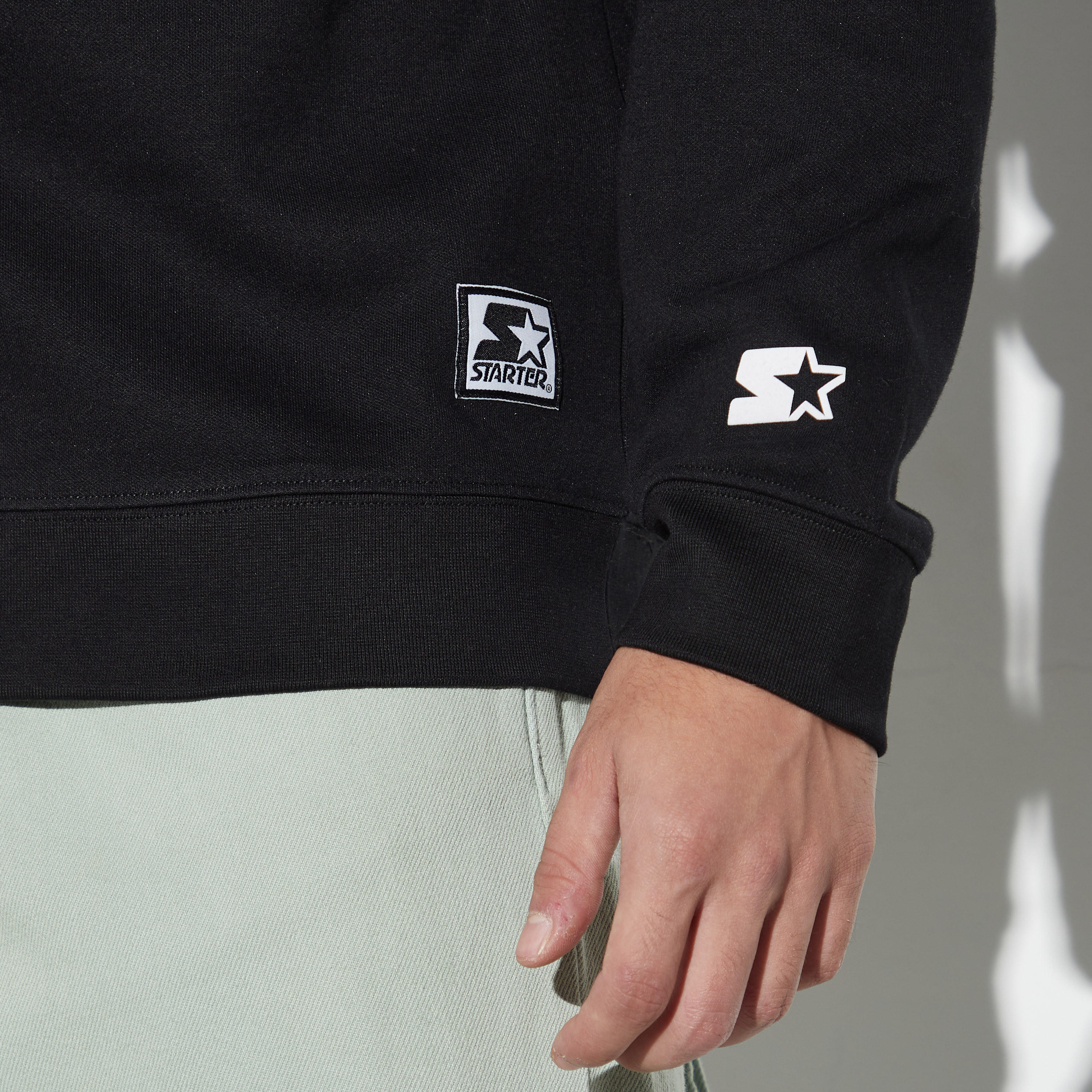 سويت شيرت بأكمام طويلة وياقة ضيقة وطبعات-men-winterwear-hoodiesandsweatshirts-image-5