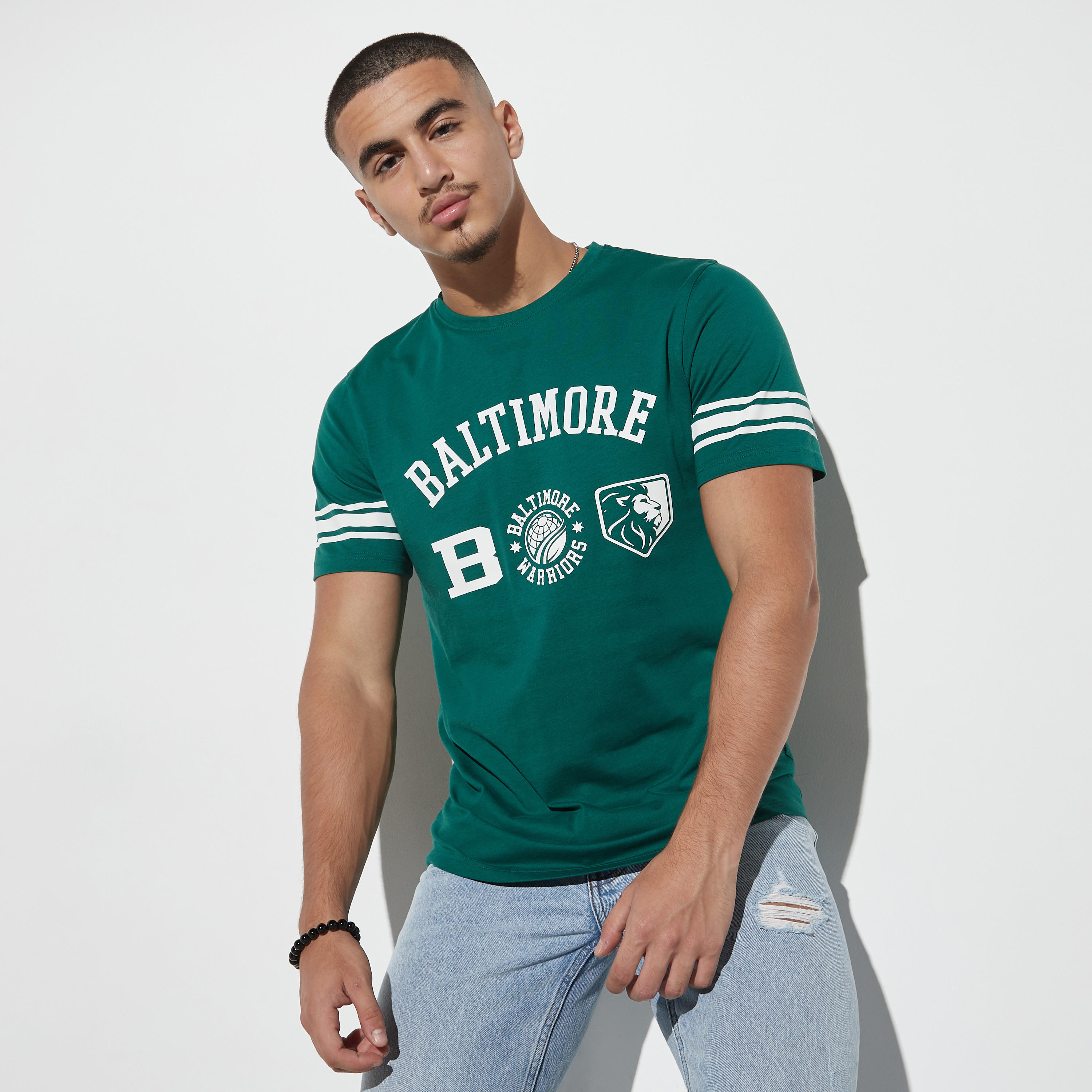 تيشيرت بياقة ضيّقة وأكمام قصيرة وطبعات-men-clothing-tshirtsandpolos-tshirts-image-4