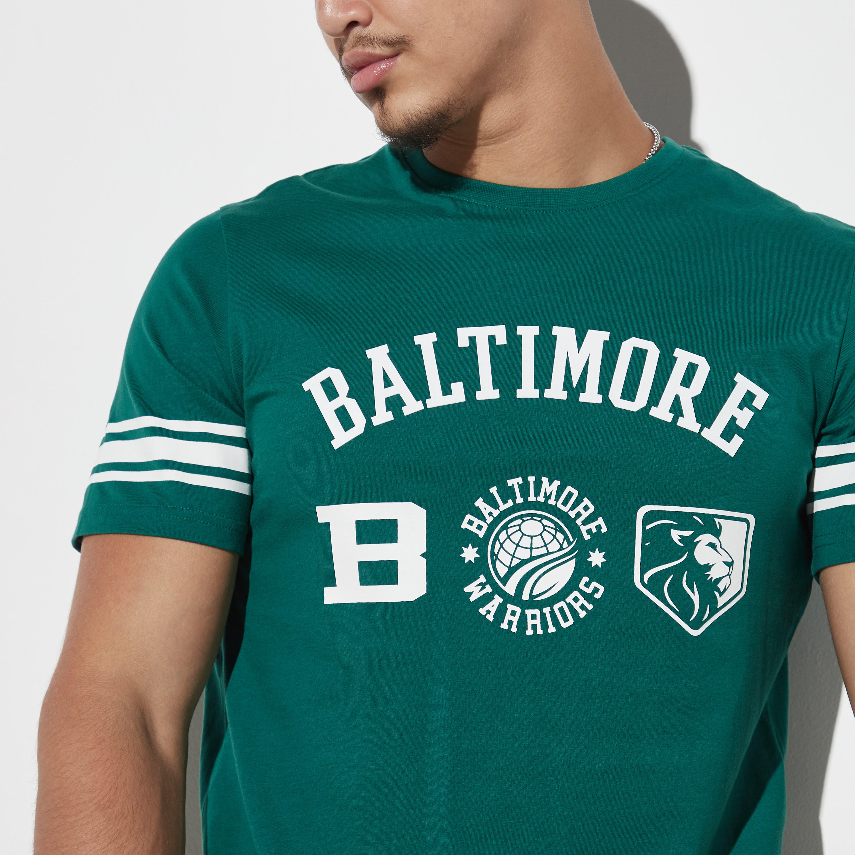 تيشيرت بياقة ضيّقة وأكمام قصيرة وطبعات-men-clothing-tshirtsandpolos-tshirts-image-1