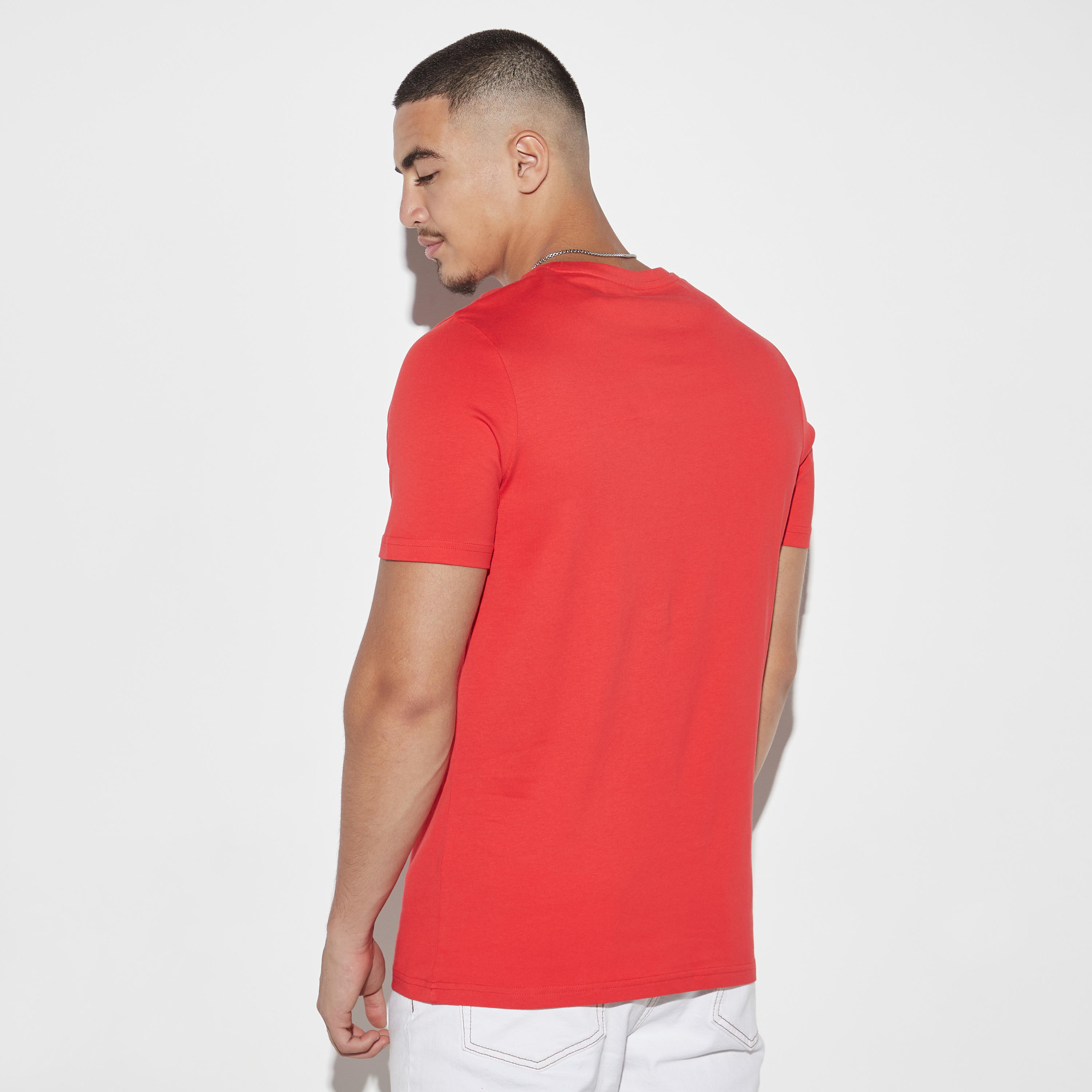 تيشيرت بياقة ضيّقة وأكمام قصيرة وطبعات-men-clothing-tshirtsandpolos-tshirts-image-3