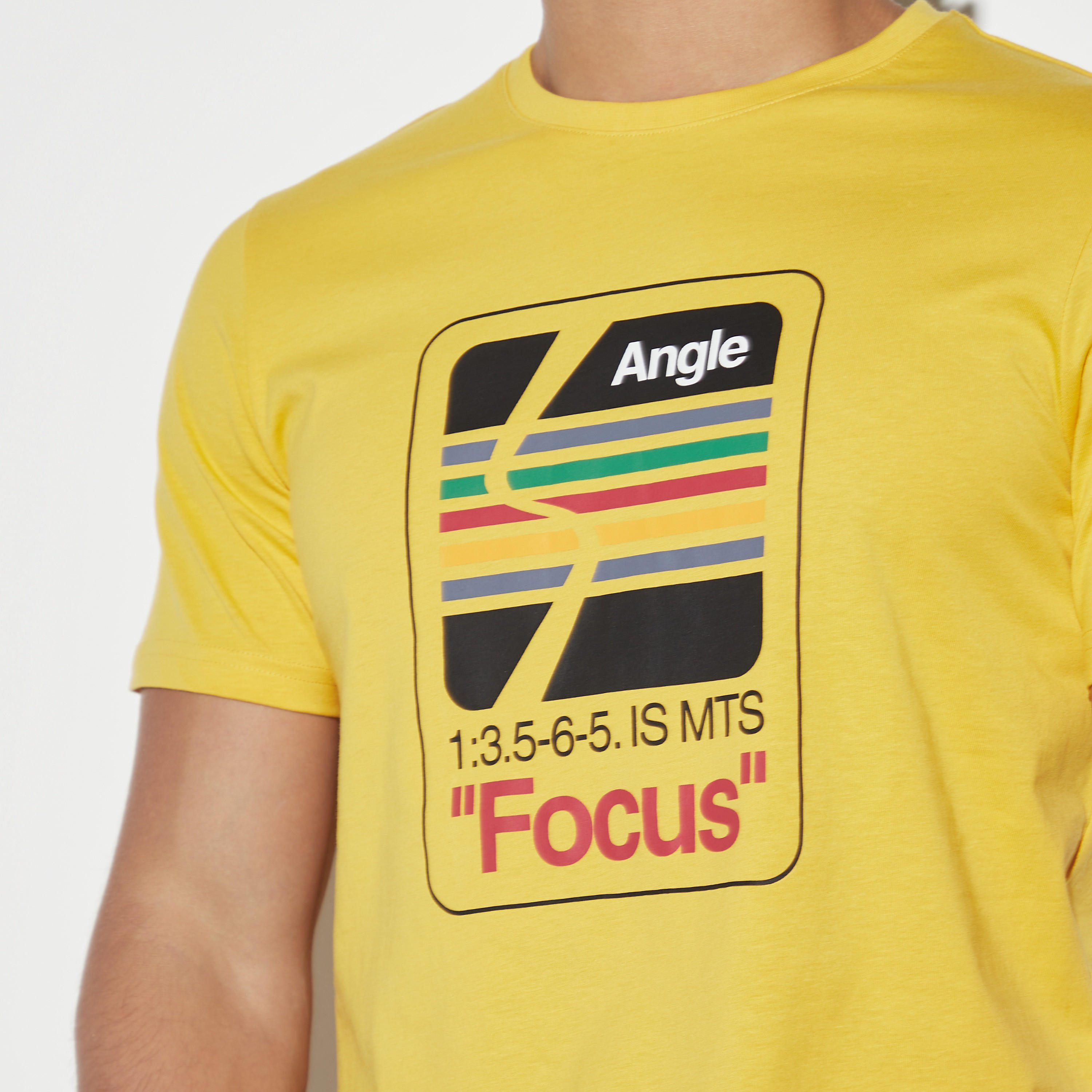 تيشيرت بياقة ضيّقة وأكمام قصيرة وطبعات-men-clothing-tshirtsandpolos-tshirts-image-4