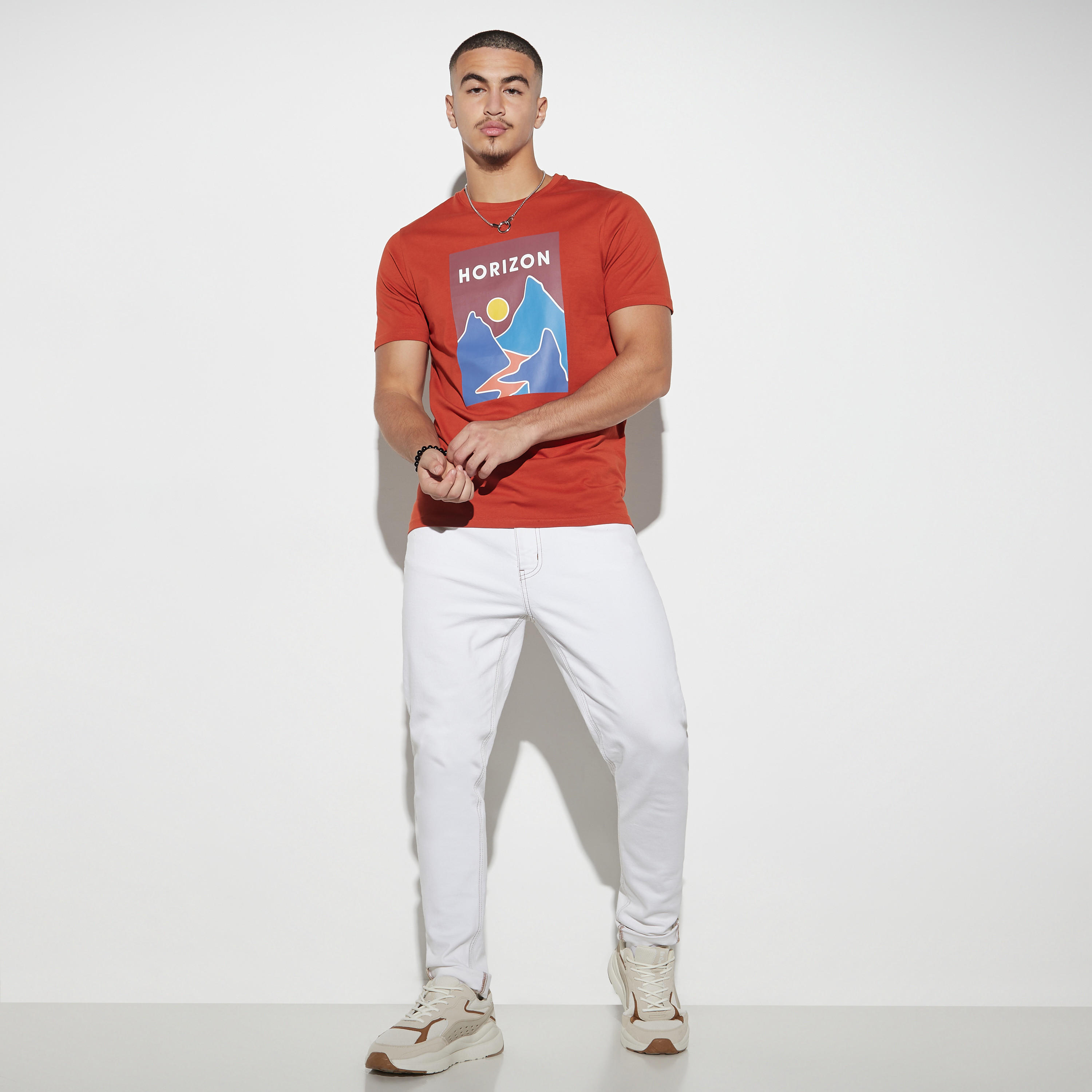 تيشيرت بياقة ضيّقة وأكمام قصيرة وطبعات-men-clothing-tshirtsandpolos-tshirts-image-3