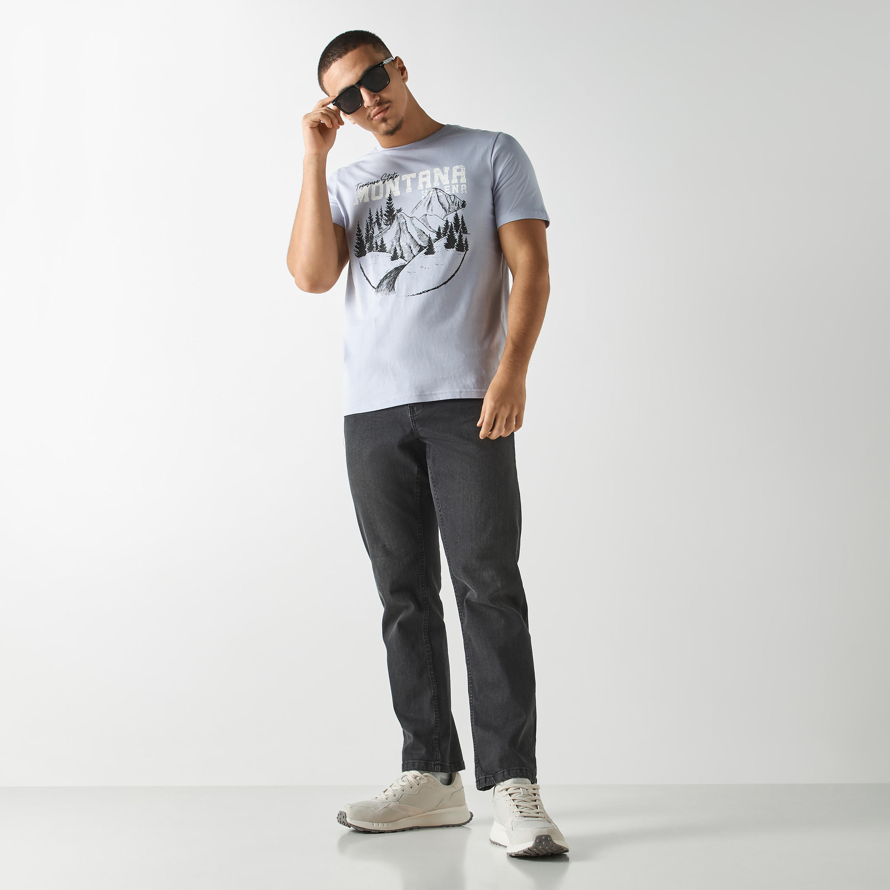 تيشيرت بياقة ضيّقة وأكمام قصيرة وطبعات-men-clothing-tshirtsandpolos-tshirts-image-2
