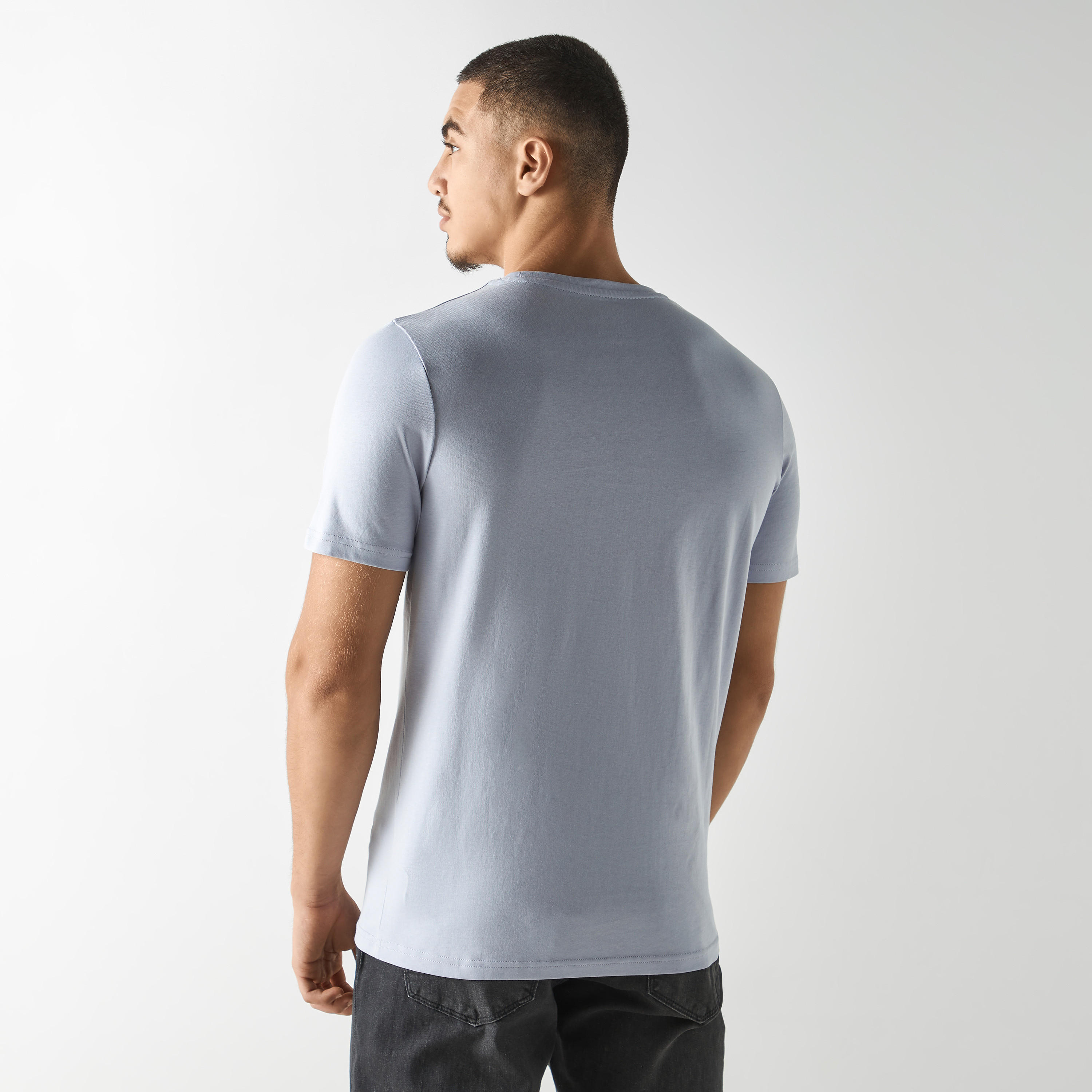 تيشيرت بياقة ضيّقة وأكمام قصيرة وطبعات-men-clothing-tshirtsandpolos-tshirts-image-3