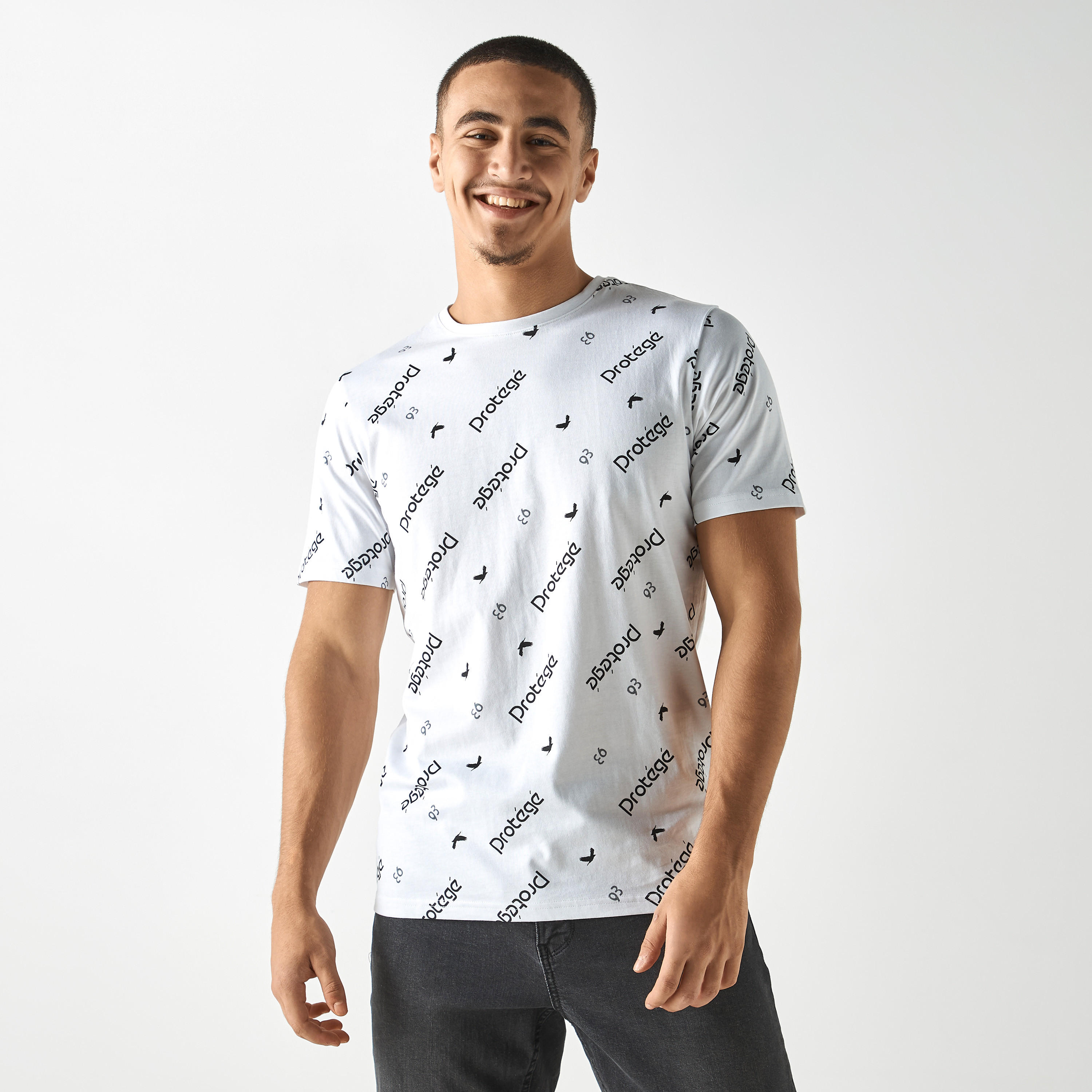 تيشيرت بياقة ضيّقة وأكمام قصيرة وطبعات-men-clothing-tshirtsandpolos-tshirts-image-1