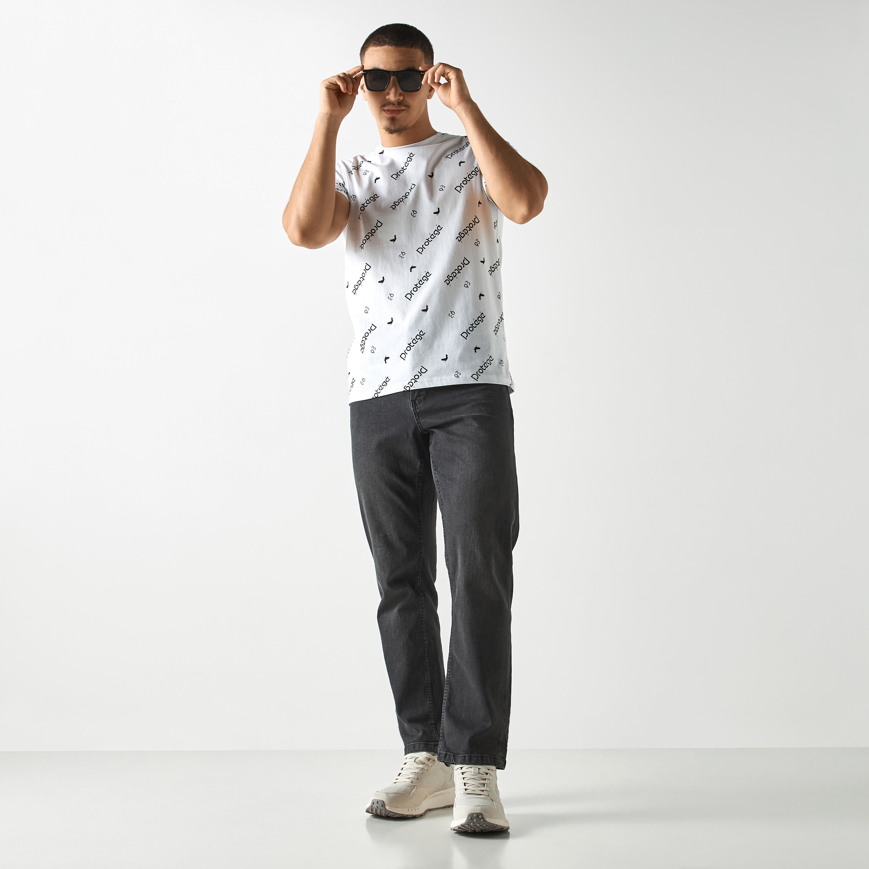 تيشيرت بياقة ضيّقة وأكمام قصيرة وطبعات-men-clothing-tshirtsandpolos-tshirts-image-2