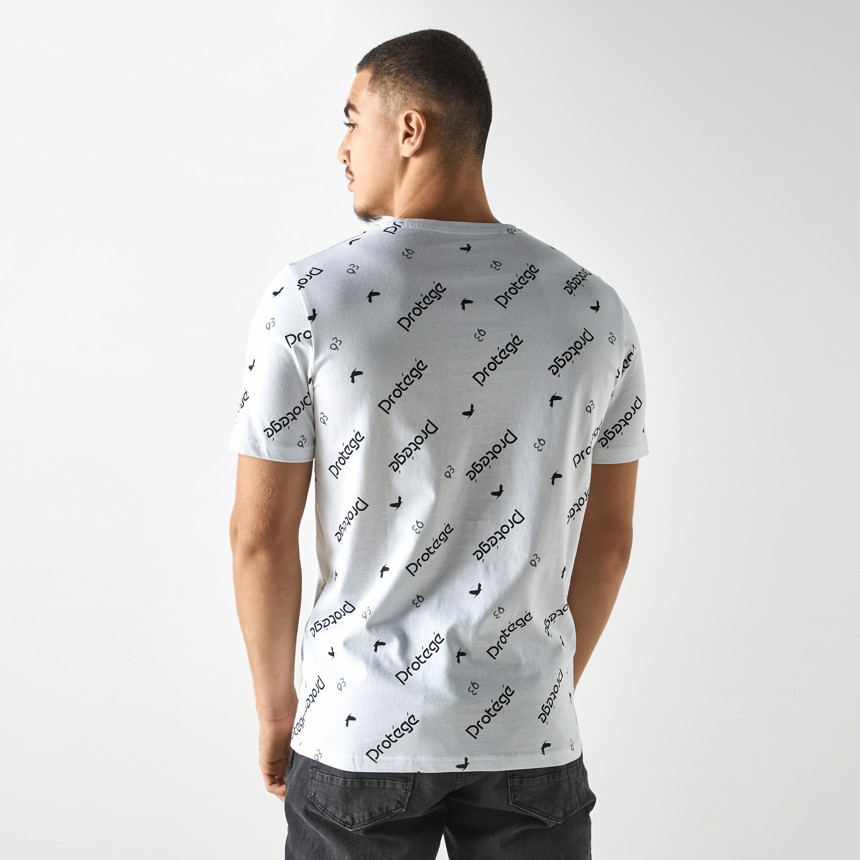 تيشيرت بياقة ضيّقة وأكمام قصيرة وطبعات-men-clothing-tshirtsandpolos-tshirts-image-3