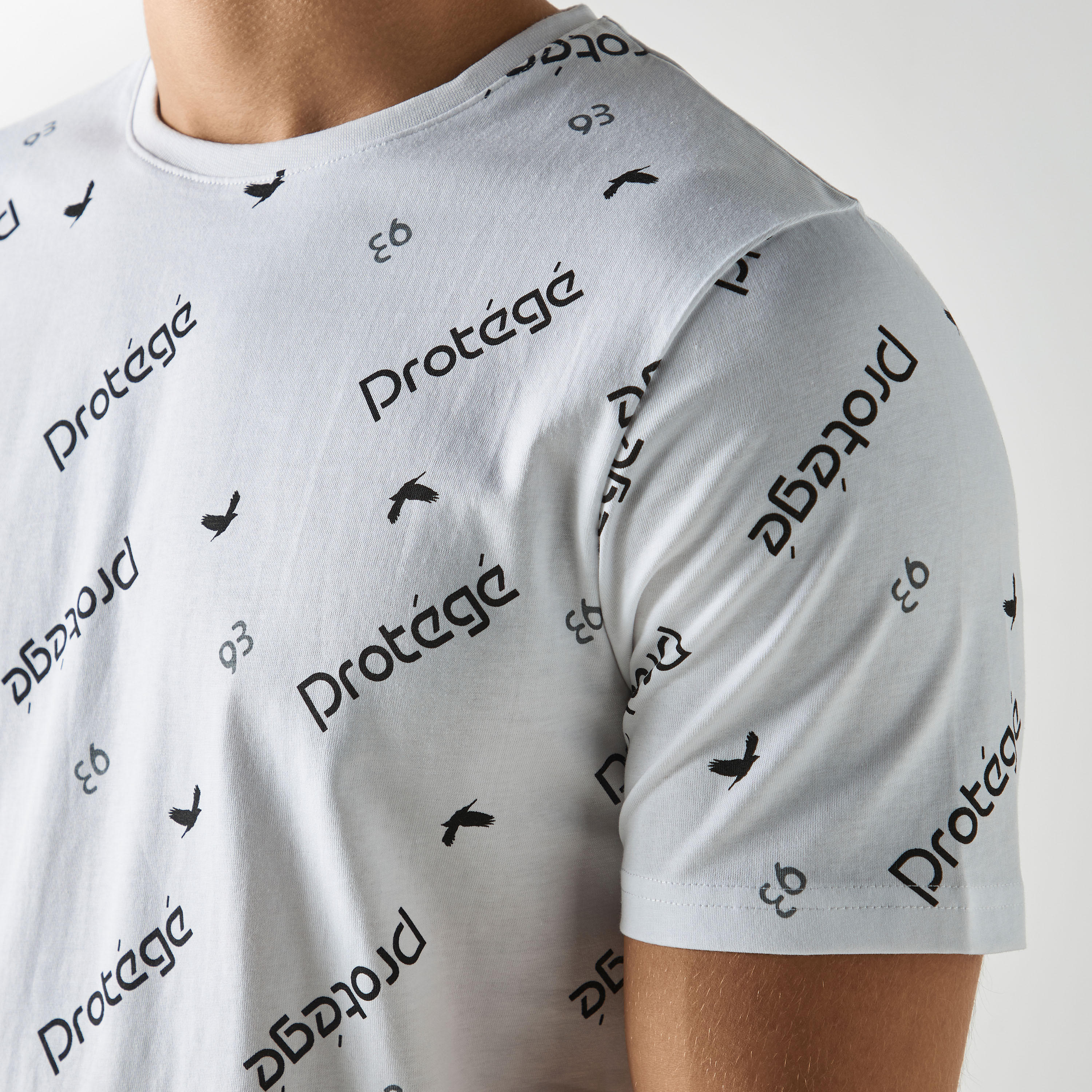 تيشيرت بياقة ضيّقة وأكمام قصيرة وطبعات-men-clothing-tshirtsandpolos-tshirts-image-4