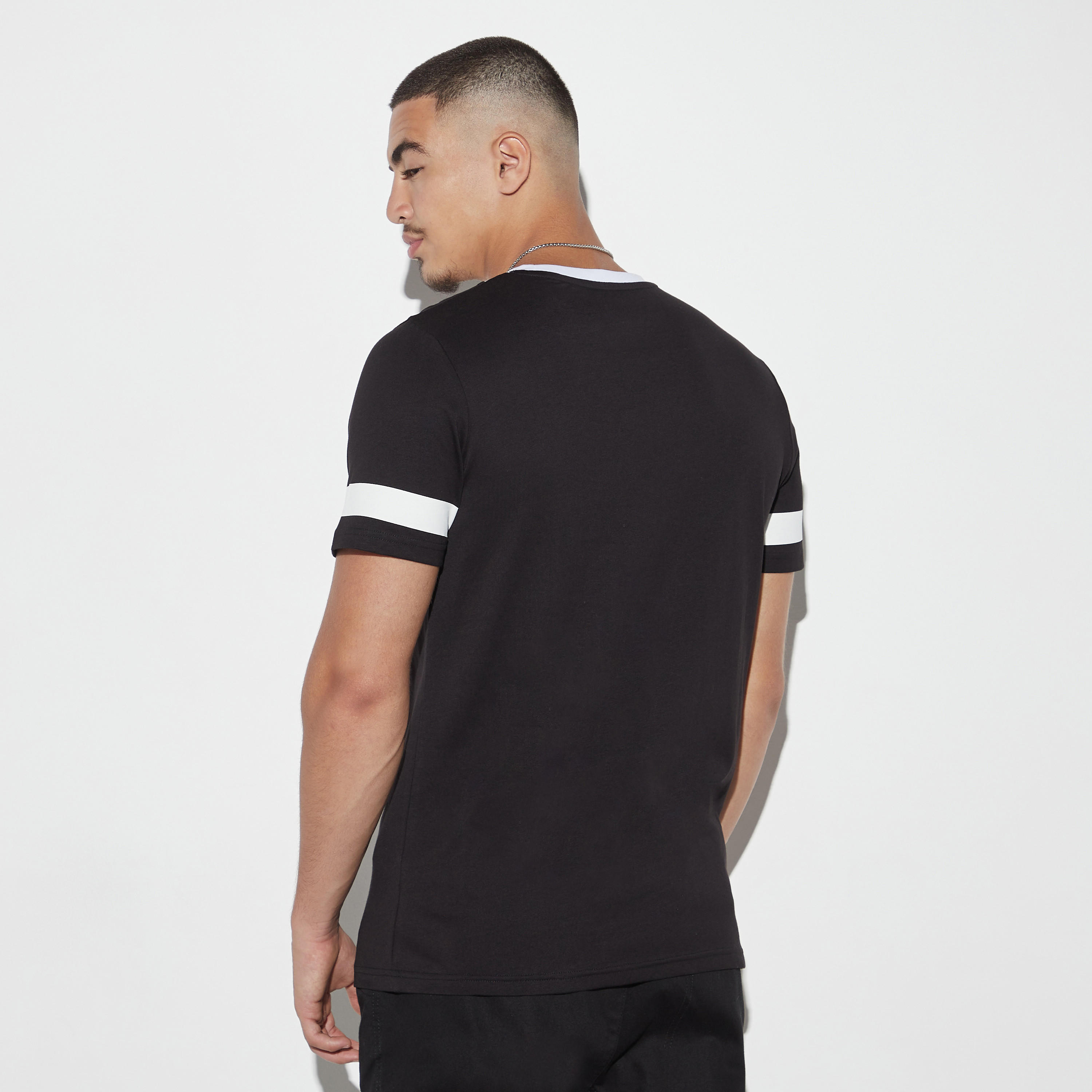 تيشيرت قوالب ملونة بياقة ضيقة وأكمام قصيرة-men-clothing-tshirtsandpolos-tshirts-image-2